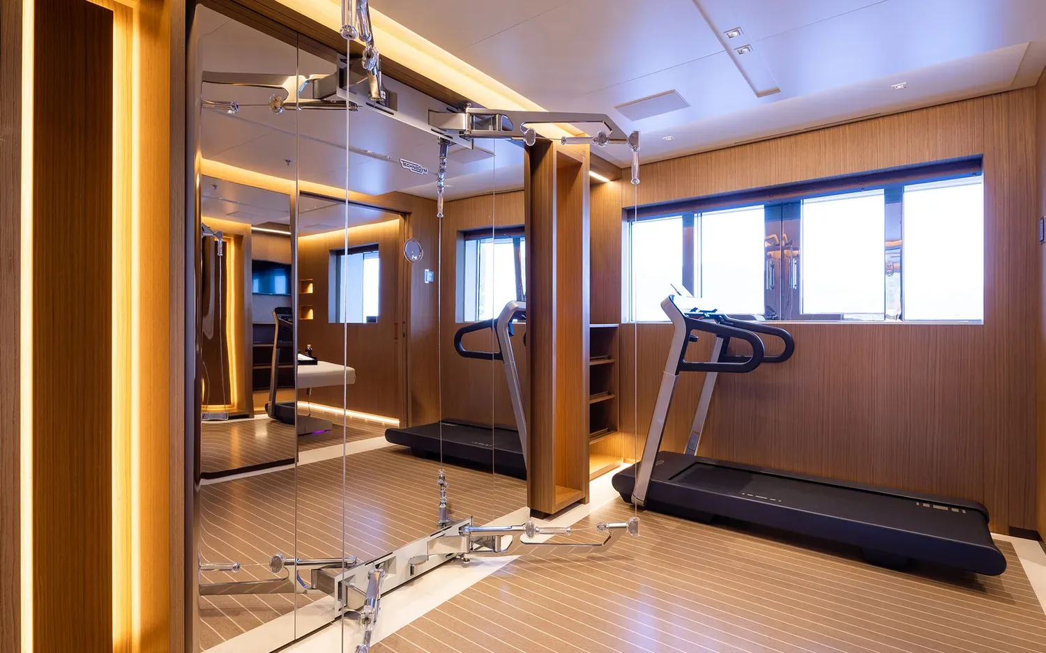 ALFA - photo 25 yacht charter Cannes