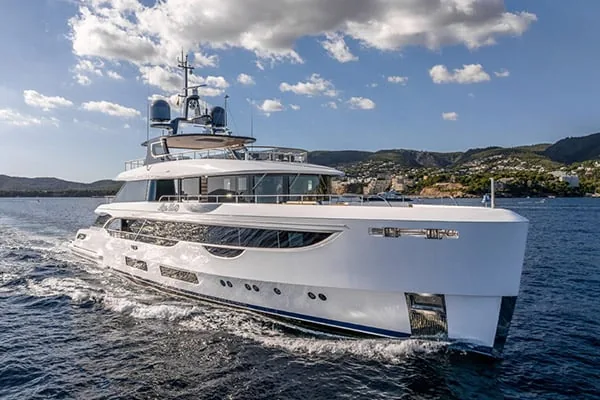 ALPHA WAVES - yacht charter Cannes