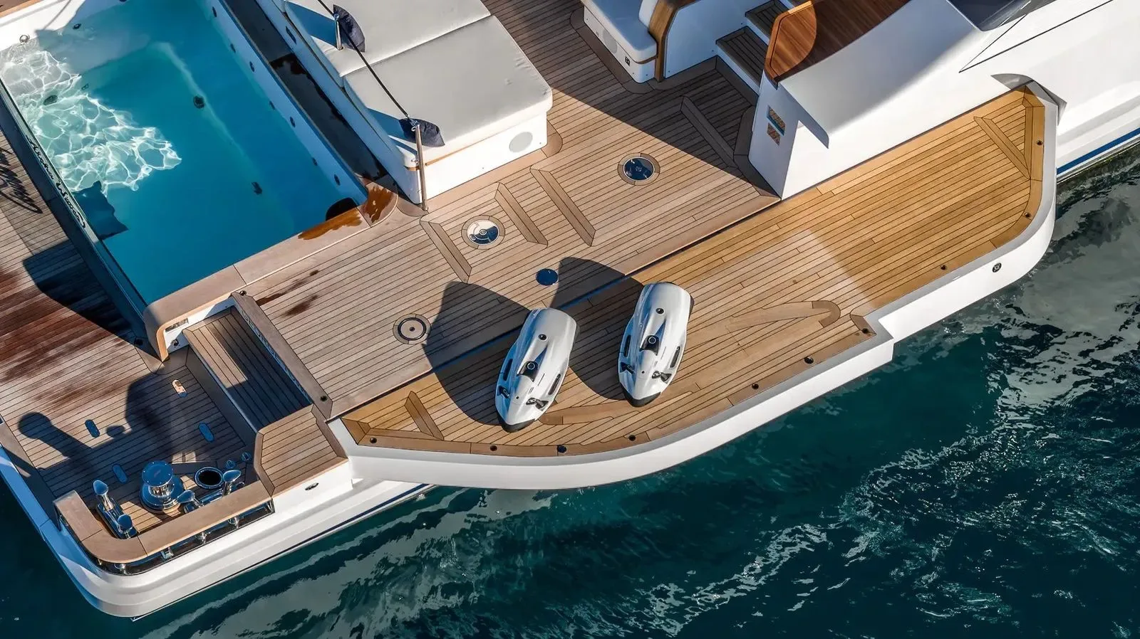 ALPHA WAVES - photo 8 yacht charter Cannes