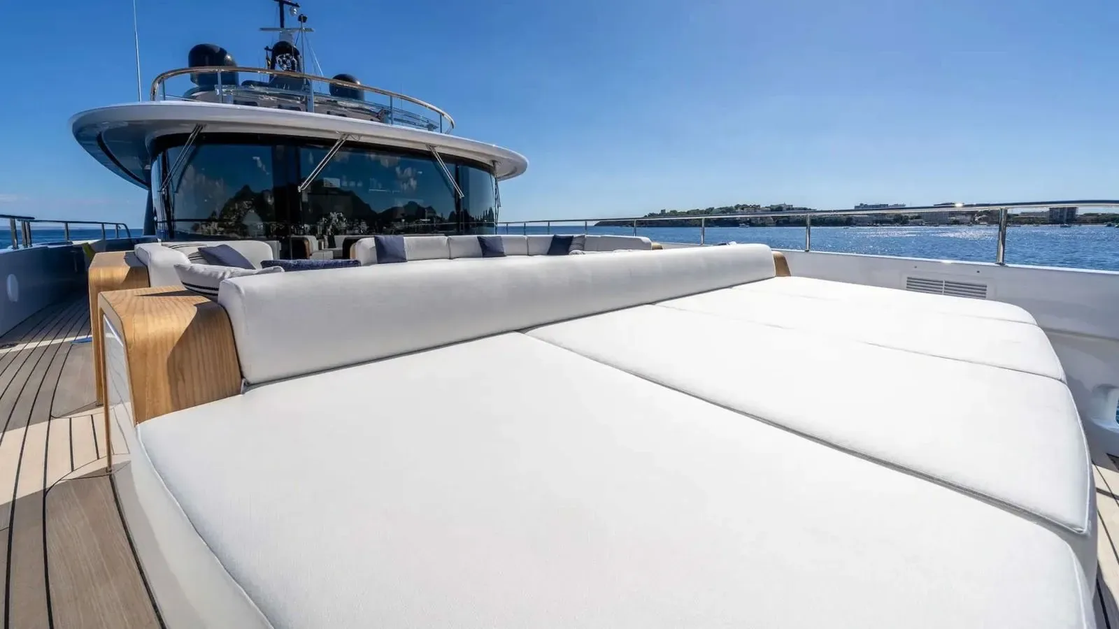 ALPHA WAVES - photo 11 yacht charter Cannes