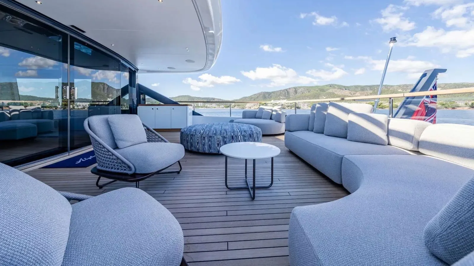 ALPHA WAVES - photo 16 yacht charter Cannes
