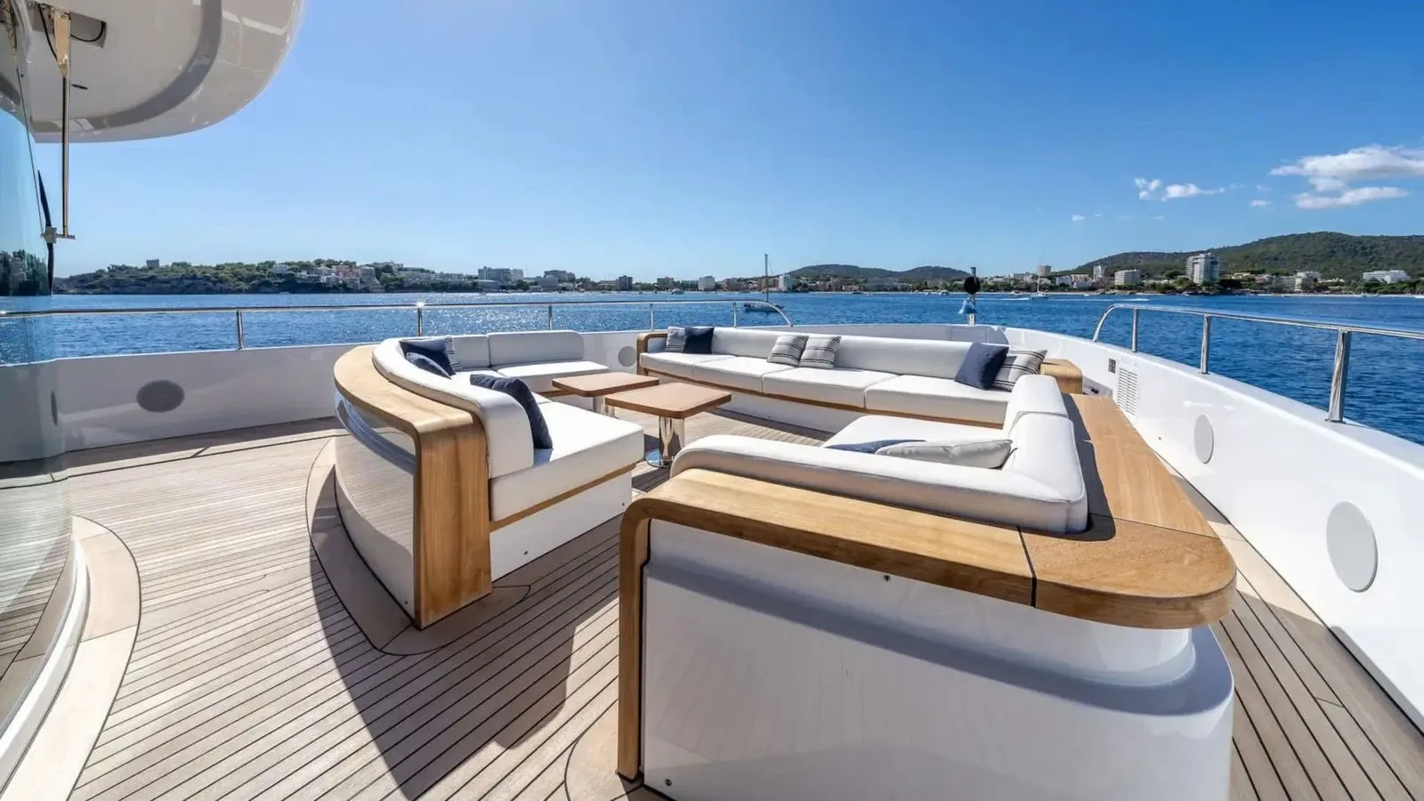 ALPHA WAVES - photo 22 yacht charter Cannes