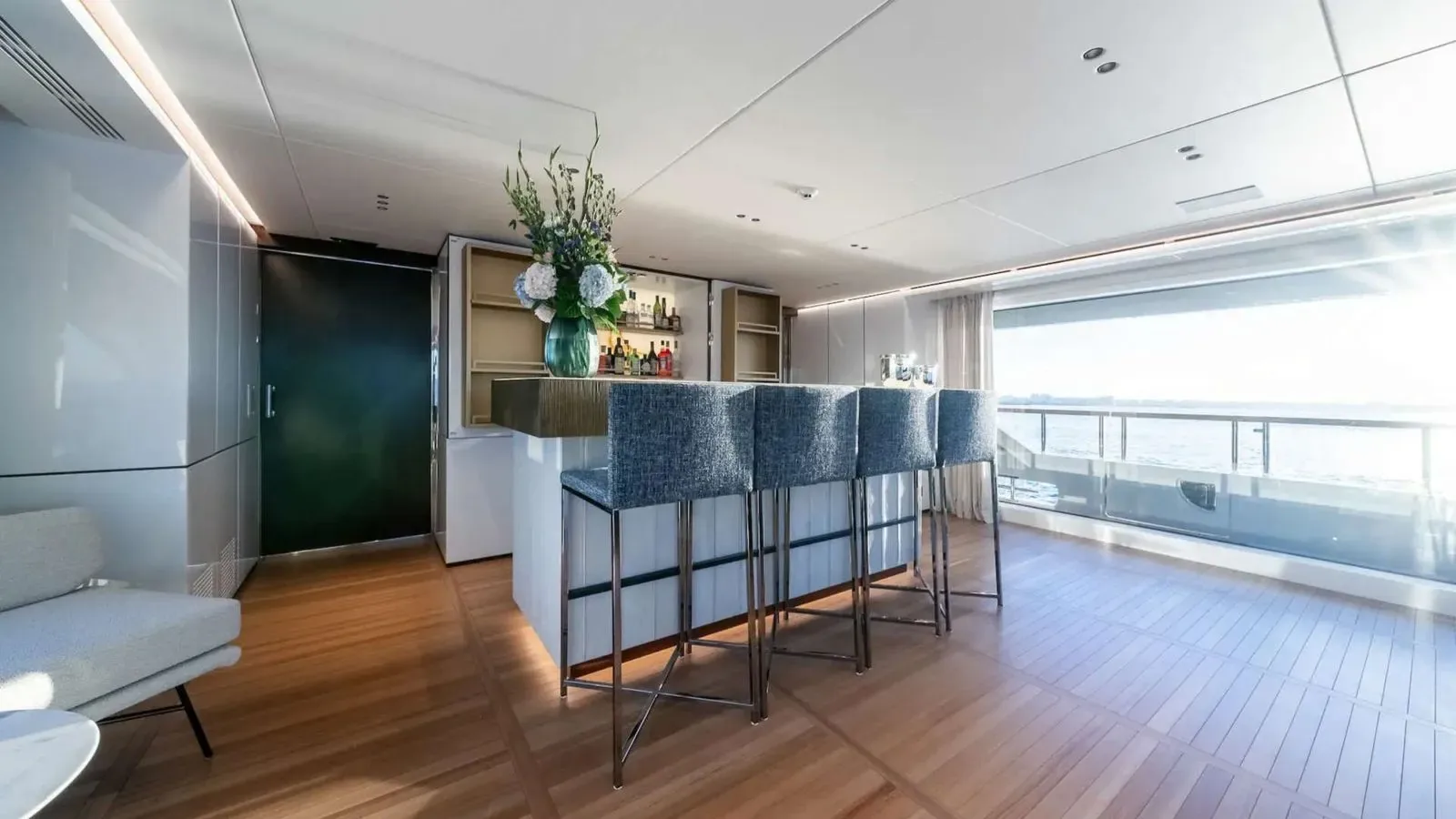 ALPHA WAVES - photo 24 yacht charter Cannes