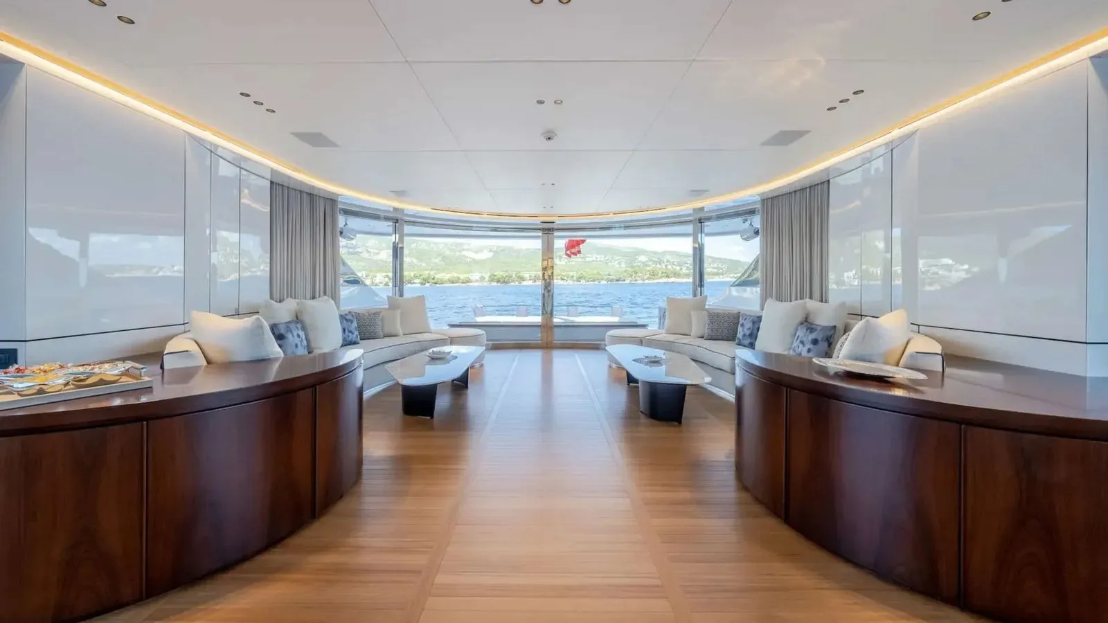 ALPHA WAVES - photo 27 yacht charter Cannes