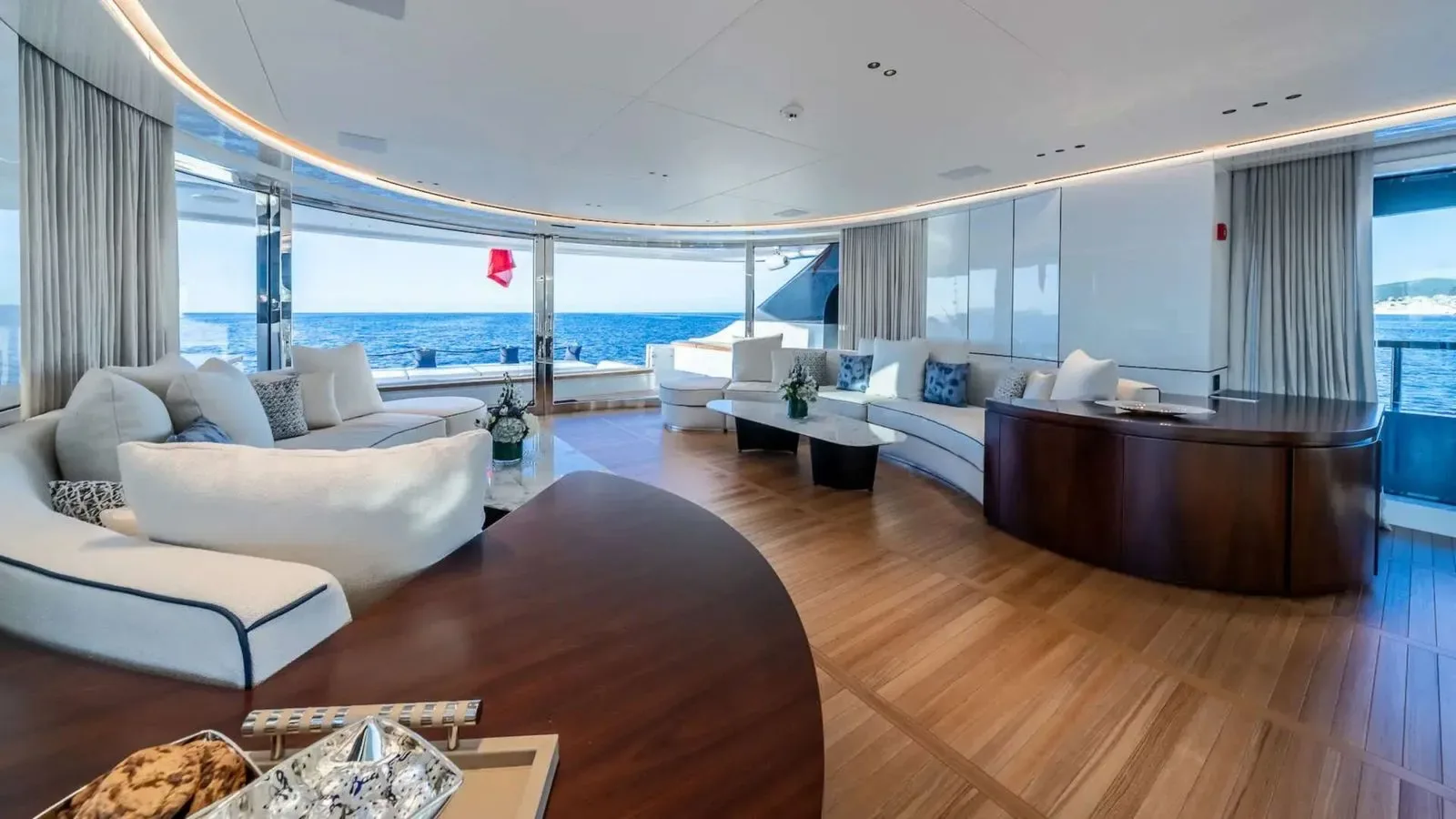 ALPHA WAVES - photo 28 yacht charter Cannes