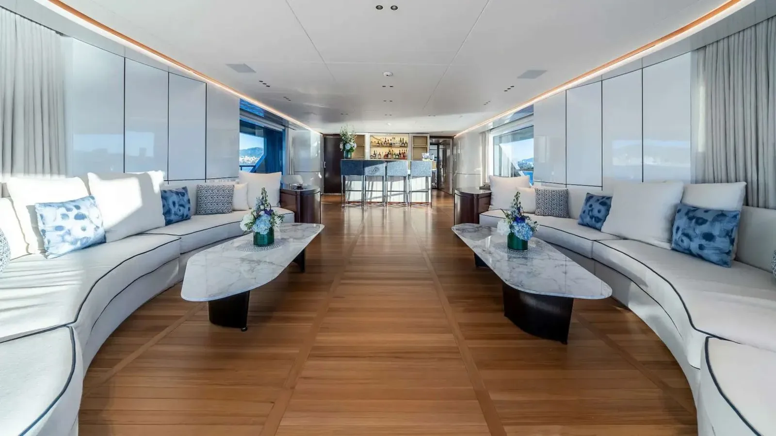 ALPHA WAVES - photo 29 yacht charter Cannes
