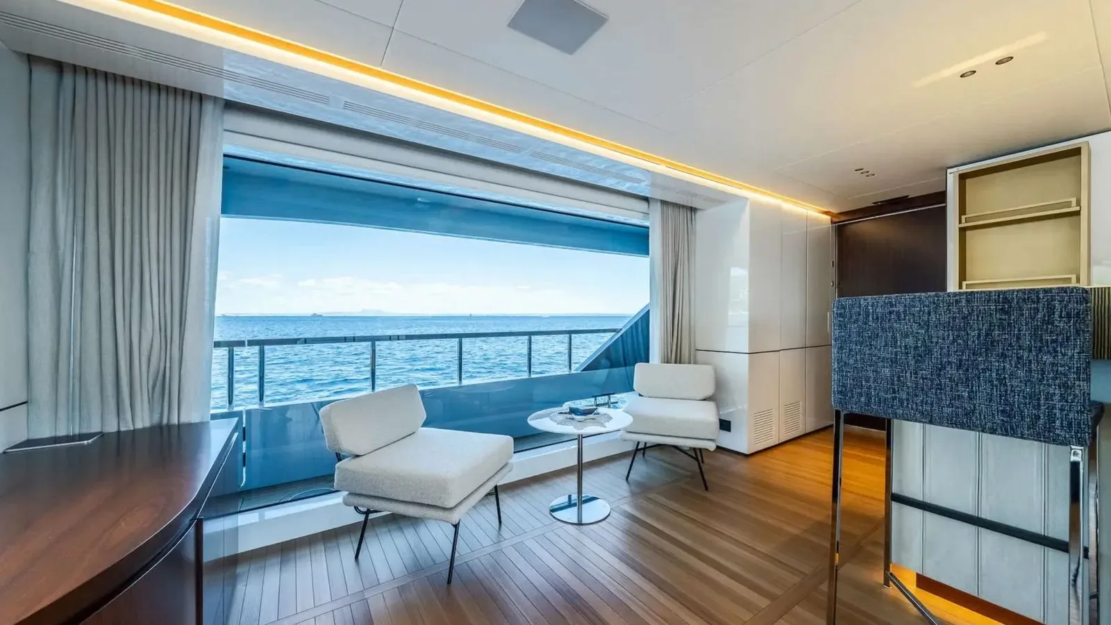 ALPHA WAVES - photo 30 yacht charter Cannes