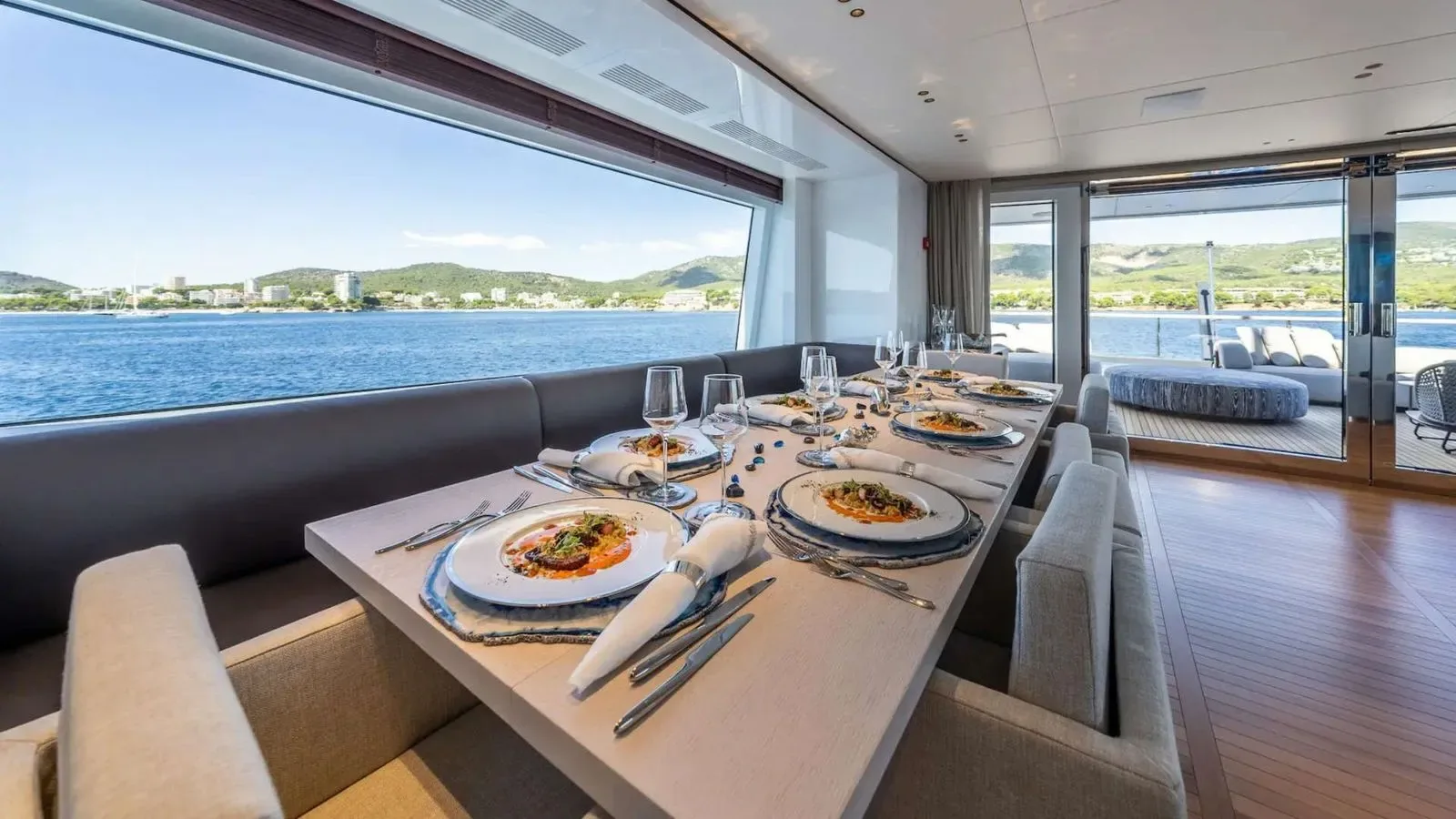 ALPHA WAVES - photo 31 yacht charter Cannes