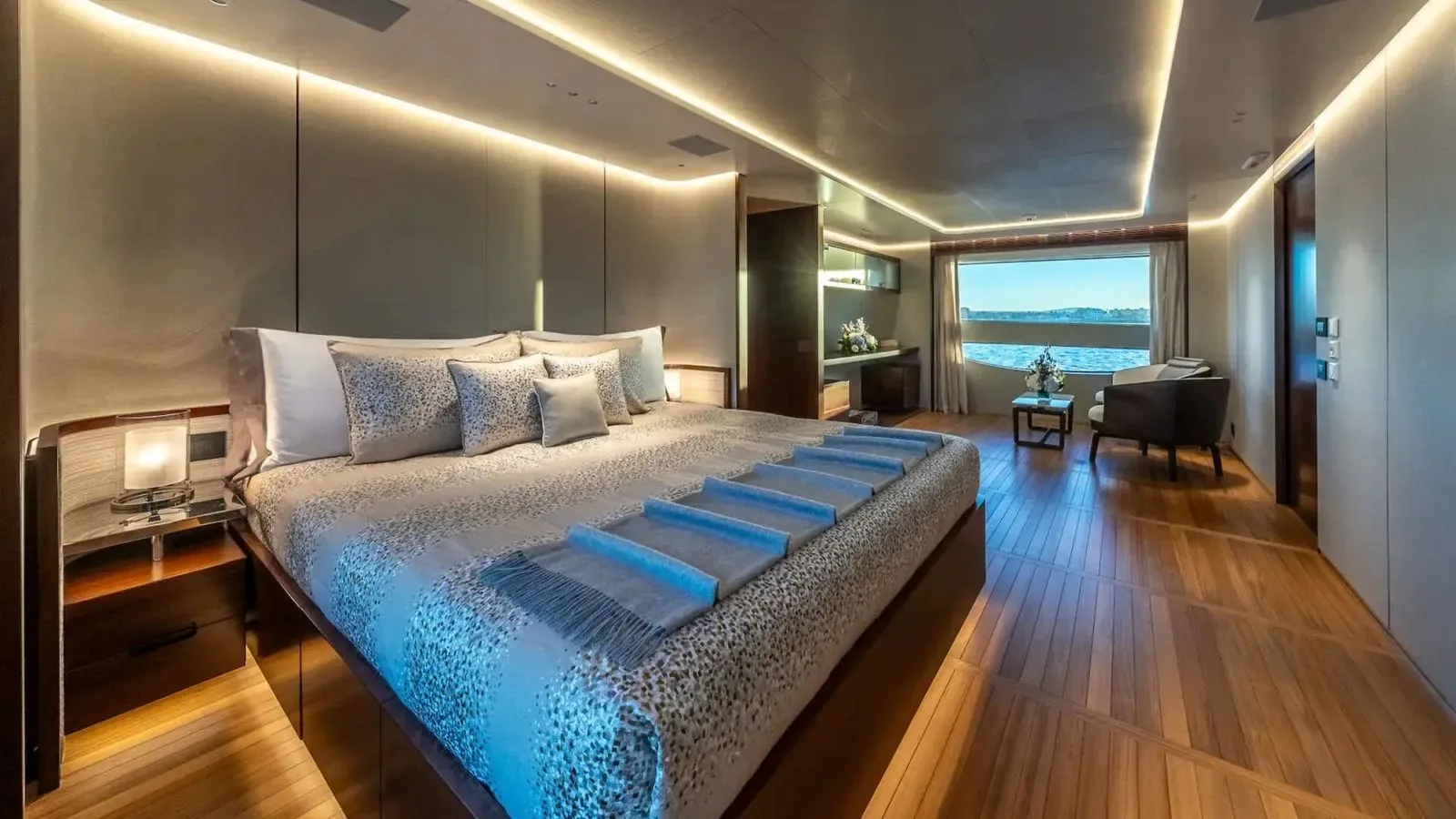 ALPHA WAVES - photo 33 yacht charter Cannes