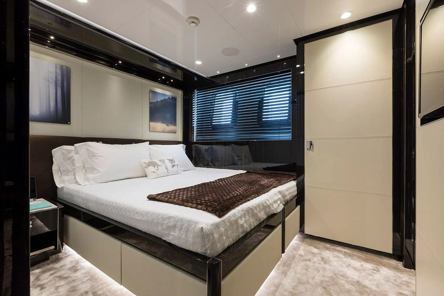 ANDIAMO - photo 17 yacht charter Cannes