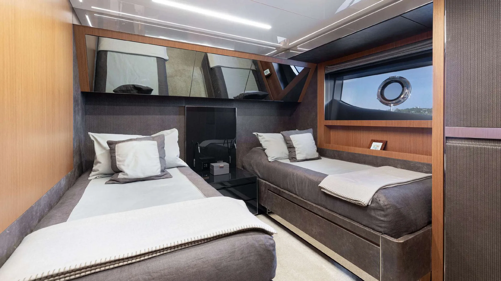Ariyas — photo 28 location yacht Cannes