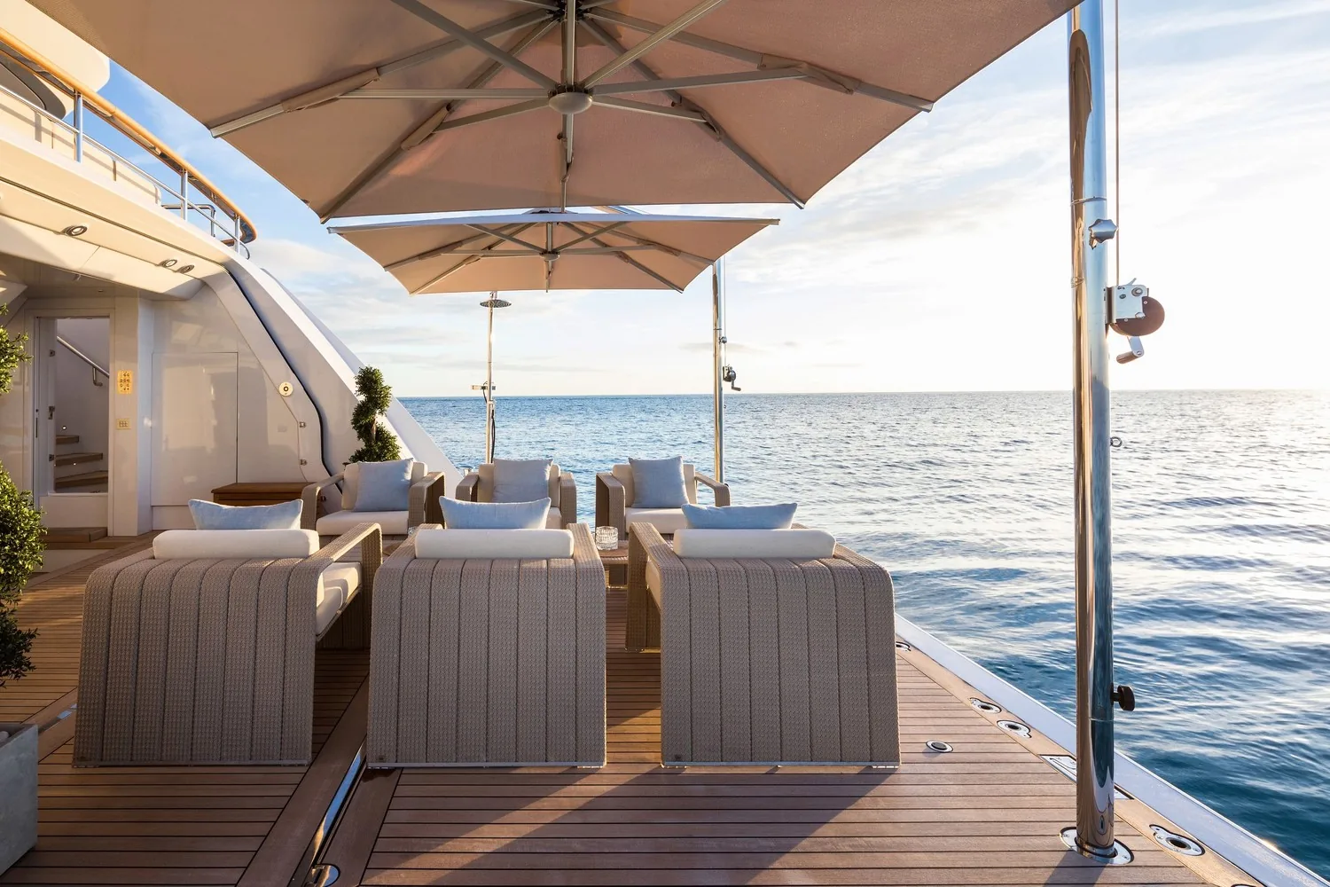 ARTISAN - photo 8 yacht charter Cannes