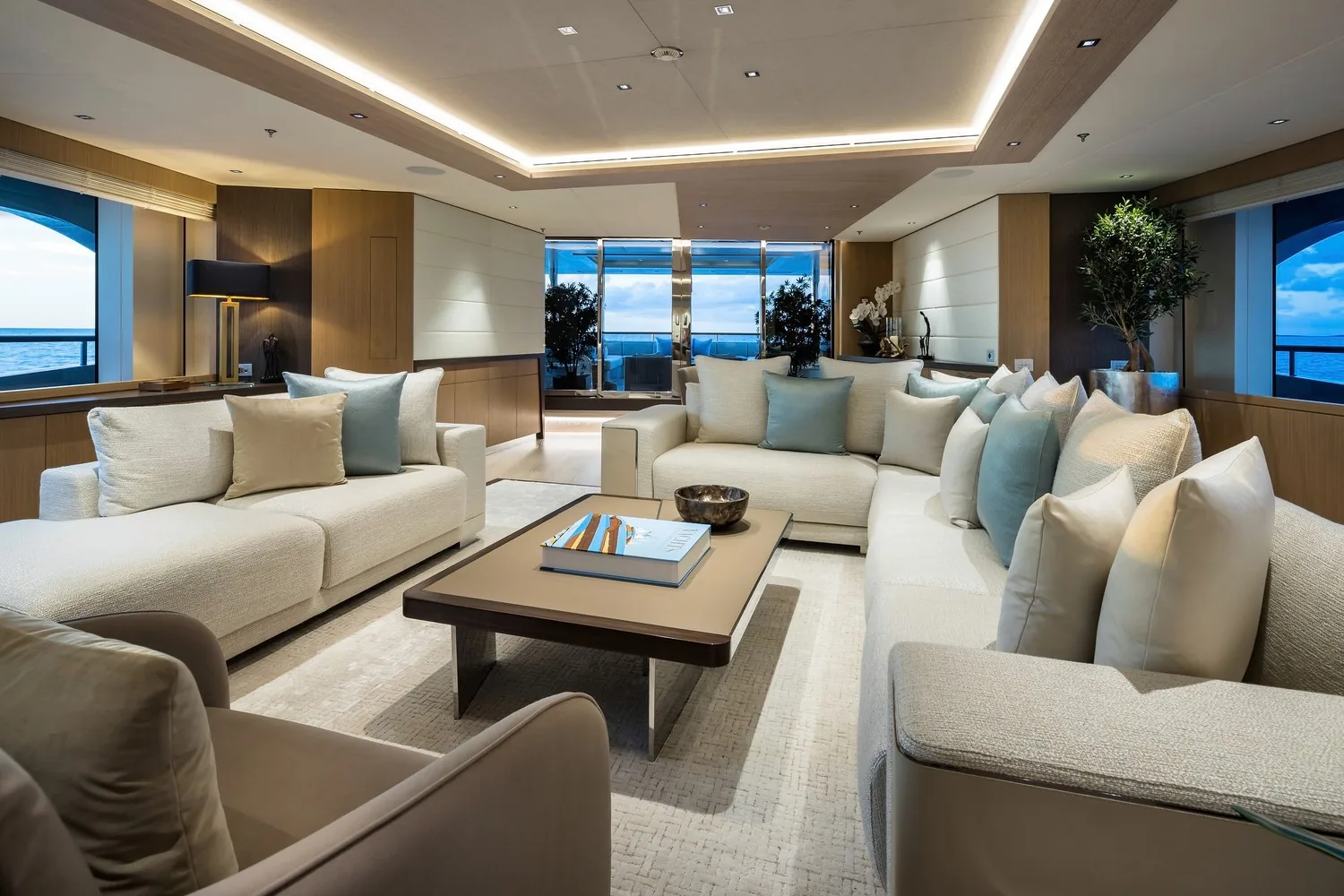 ARTISAN - photo 25 yacht charter Cannes