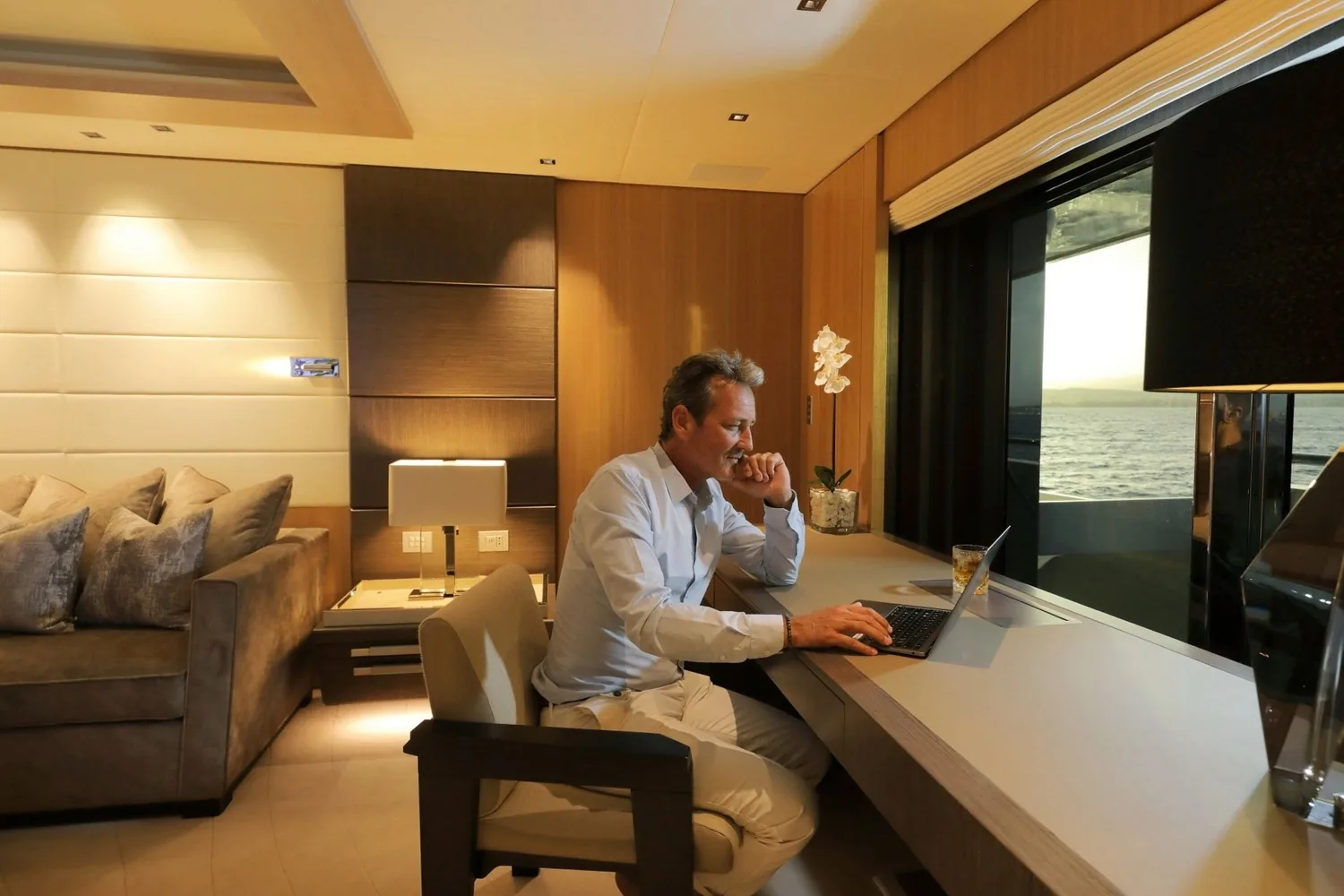 ARTISAN - photo 34 yacht charter Cannes