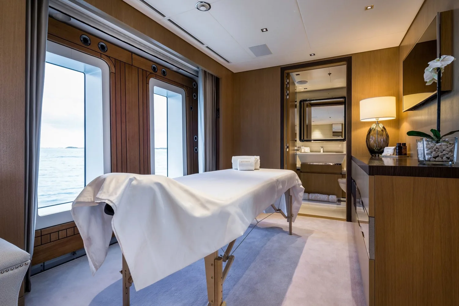 ARTISAN - photo 39 yacht charter Cannes