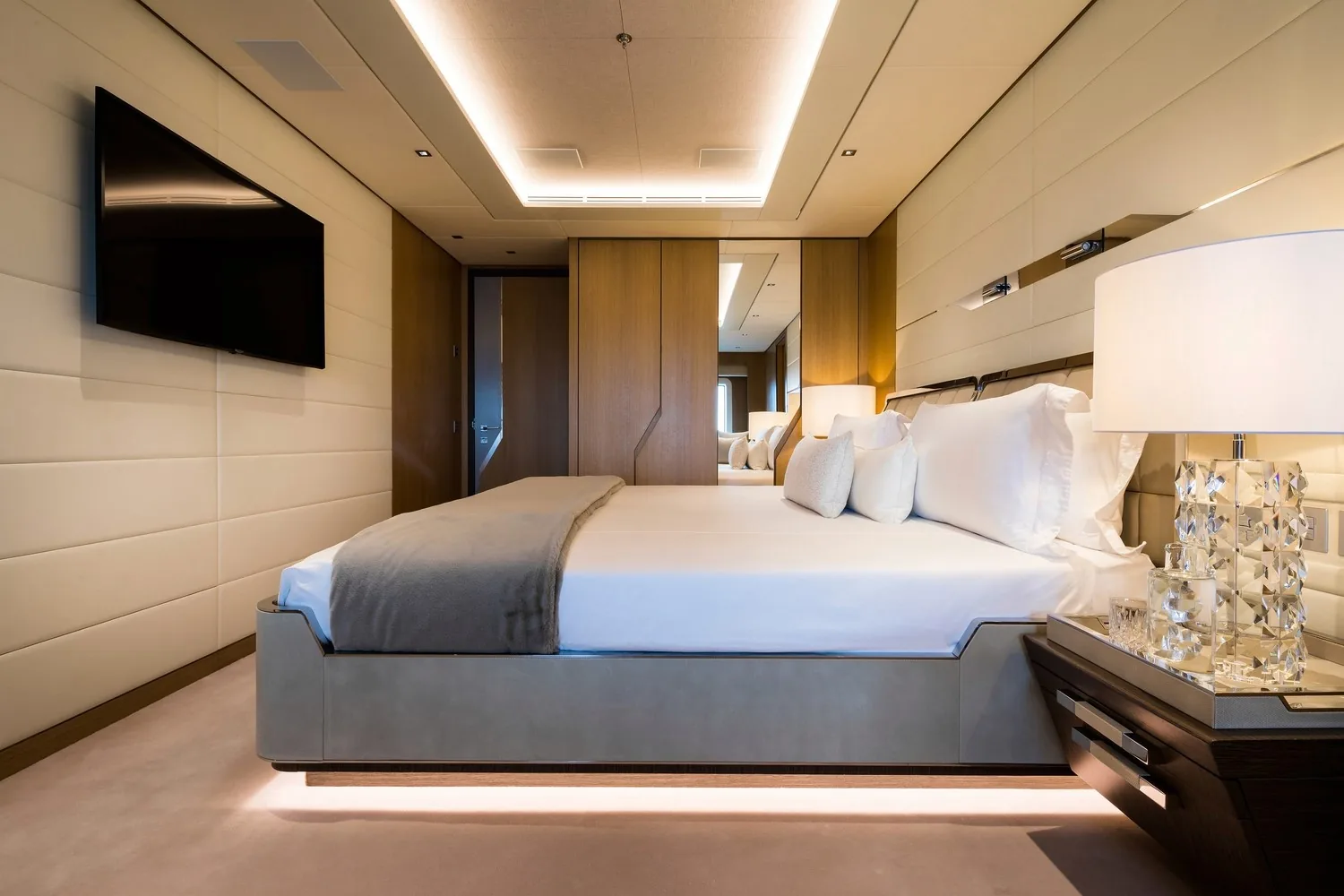 ARTISAN - photo 40 yacht charter Cannes