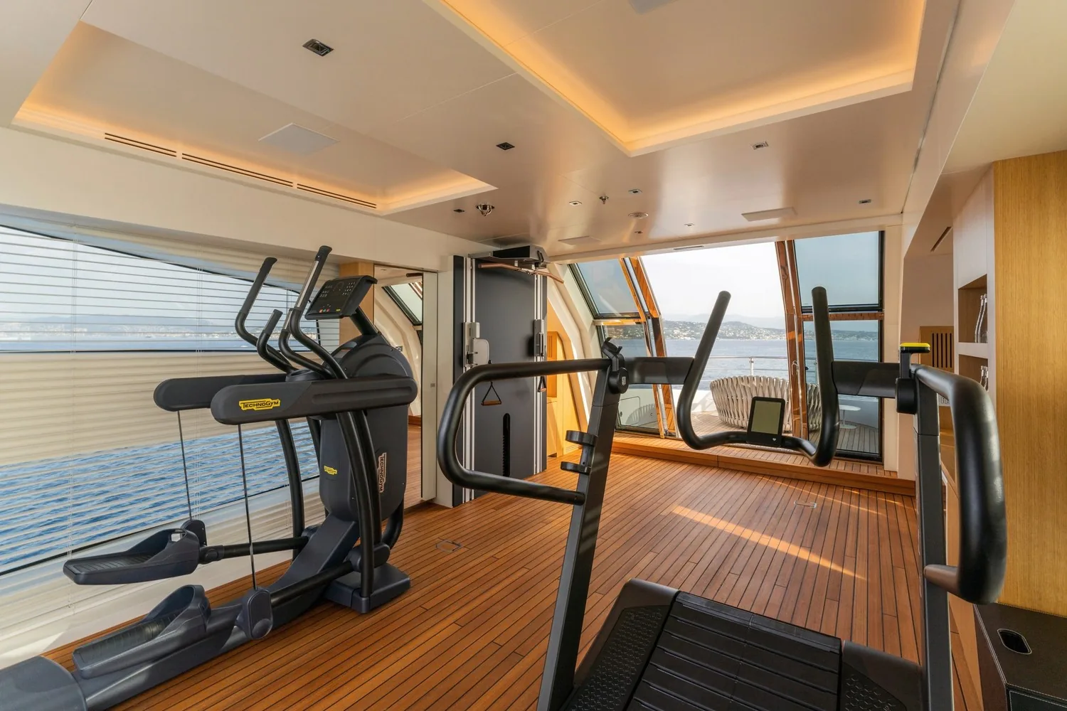 ARTISAN - photo 41 yacht charter Cannes