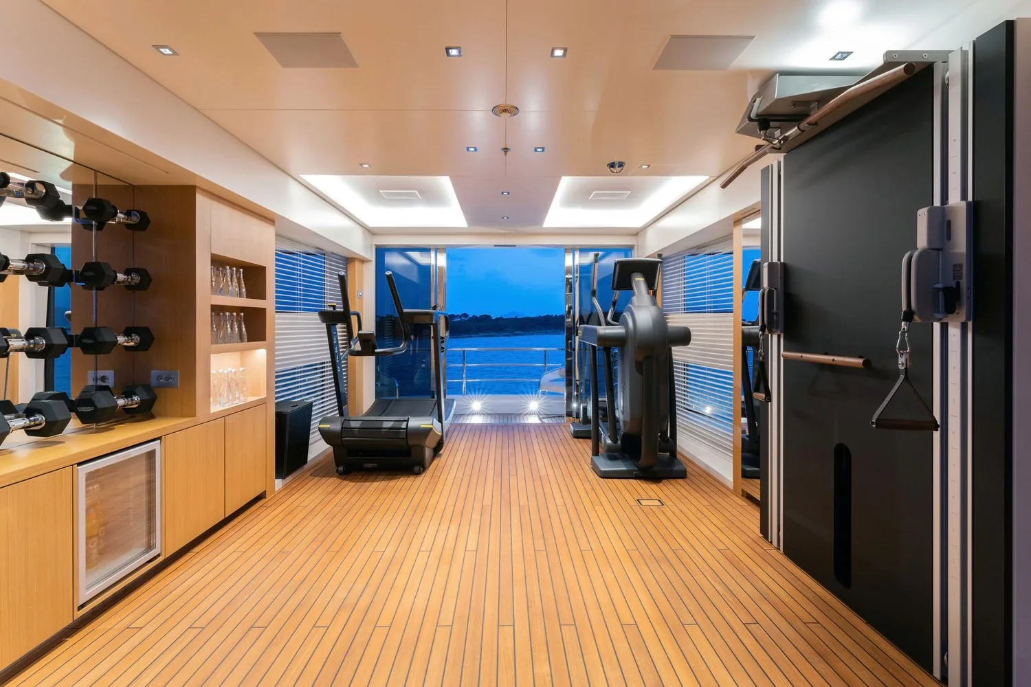 ARTISAN - photo 42 yacht charter Cannes