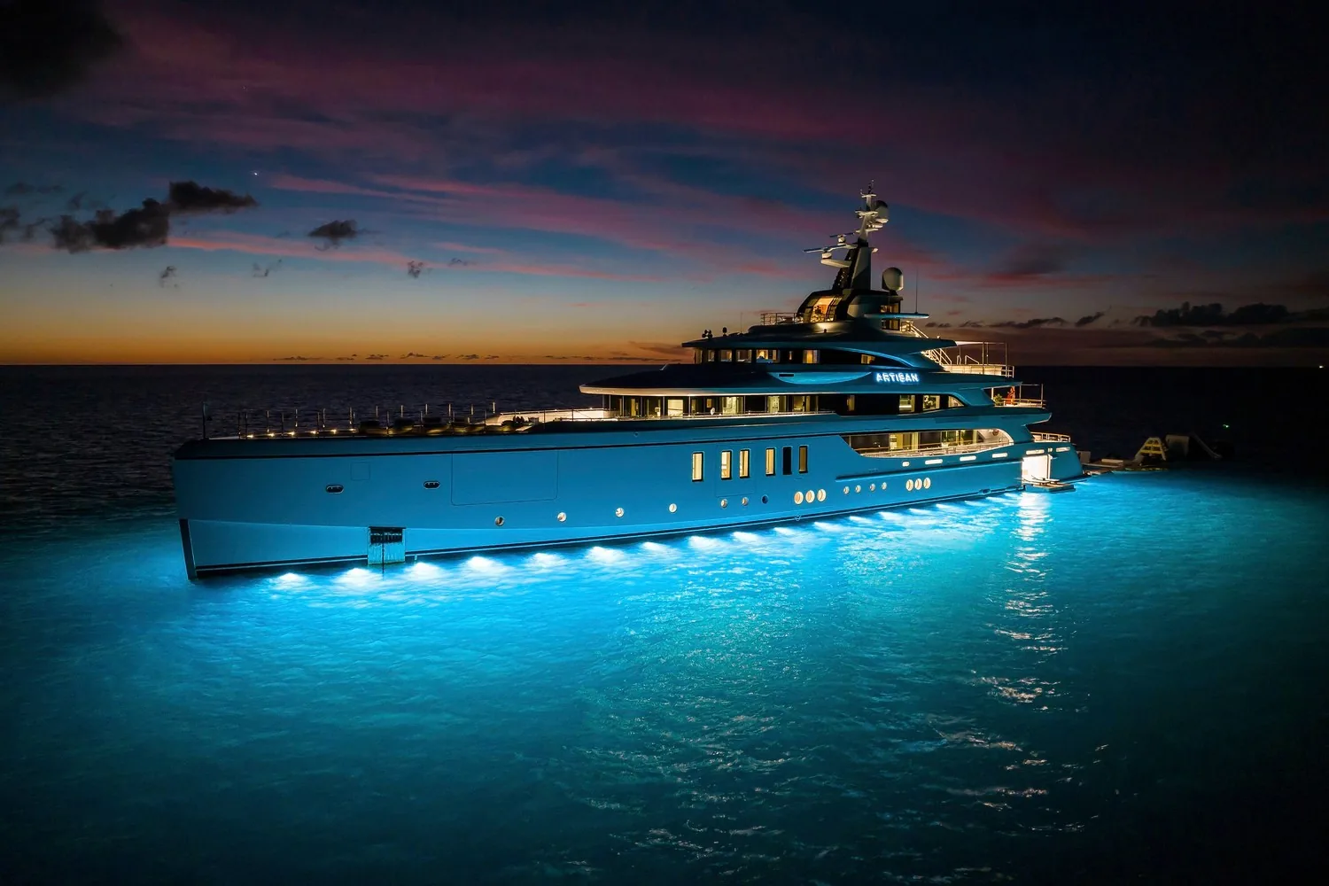 ARTISAN - photo 47 yacht charter Cannes