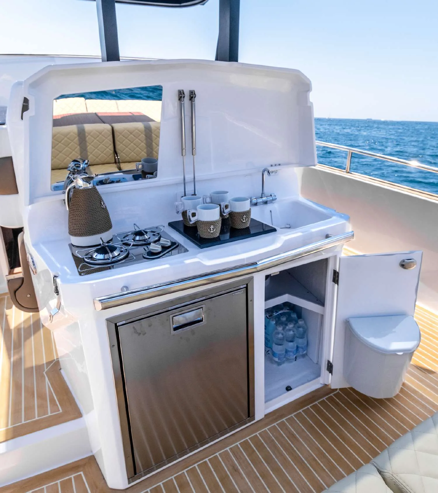 Avangarde 35 — photo 6 location yacht Cannes