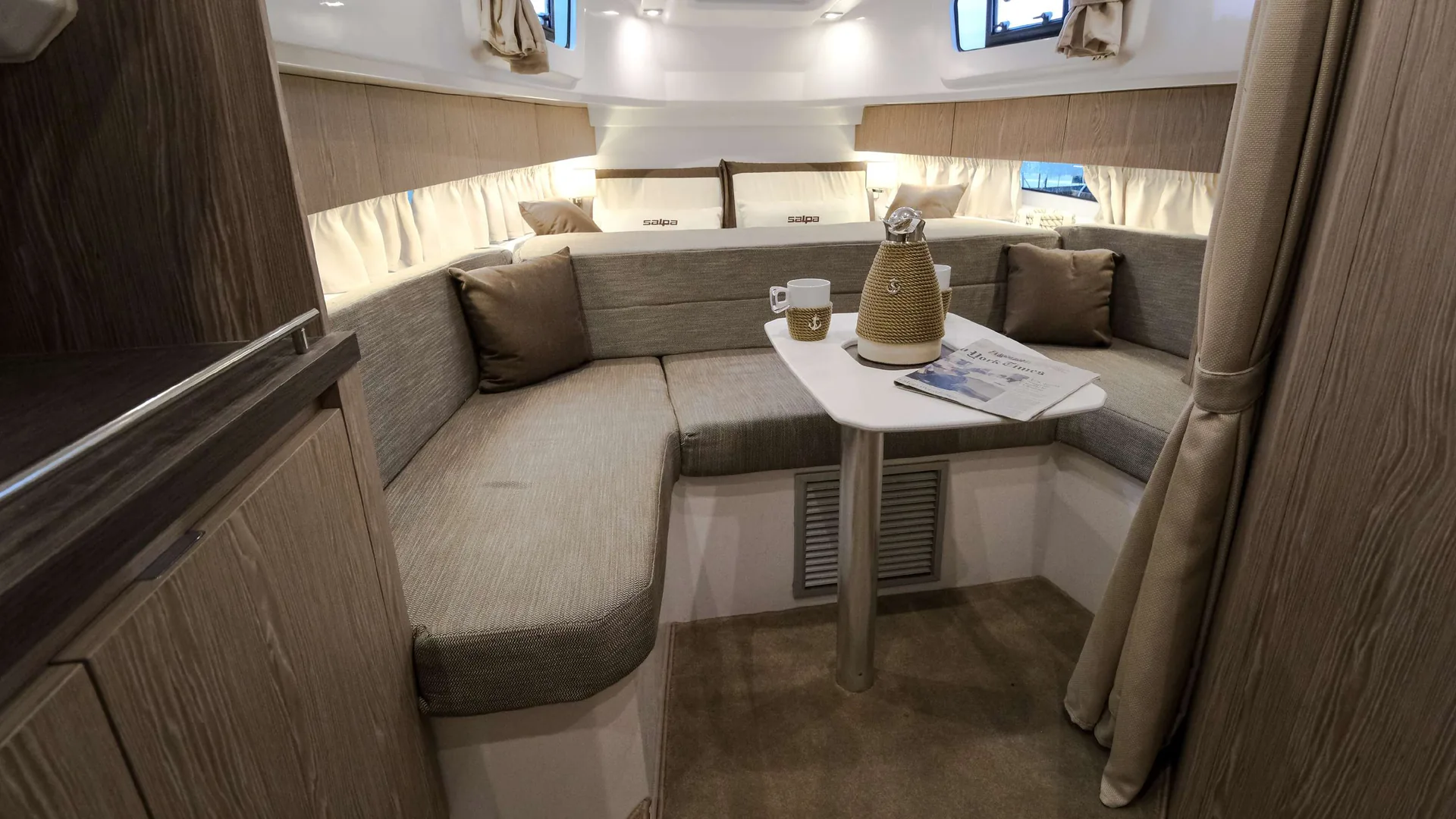 Avangarde 35 — photo 9 location yacht Cannes