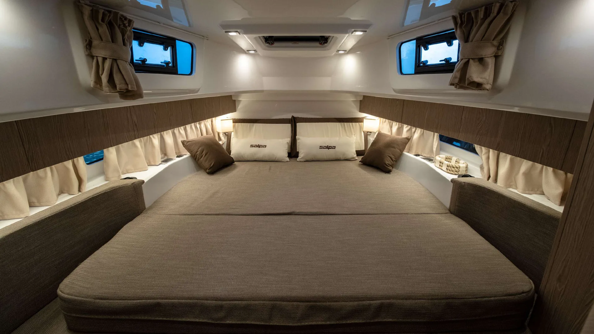 Avangarde 35 — photo 10 location yacht Cannes