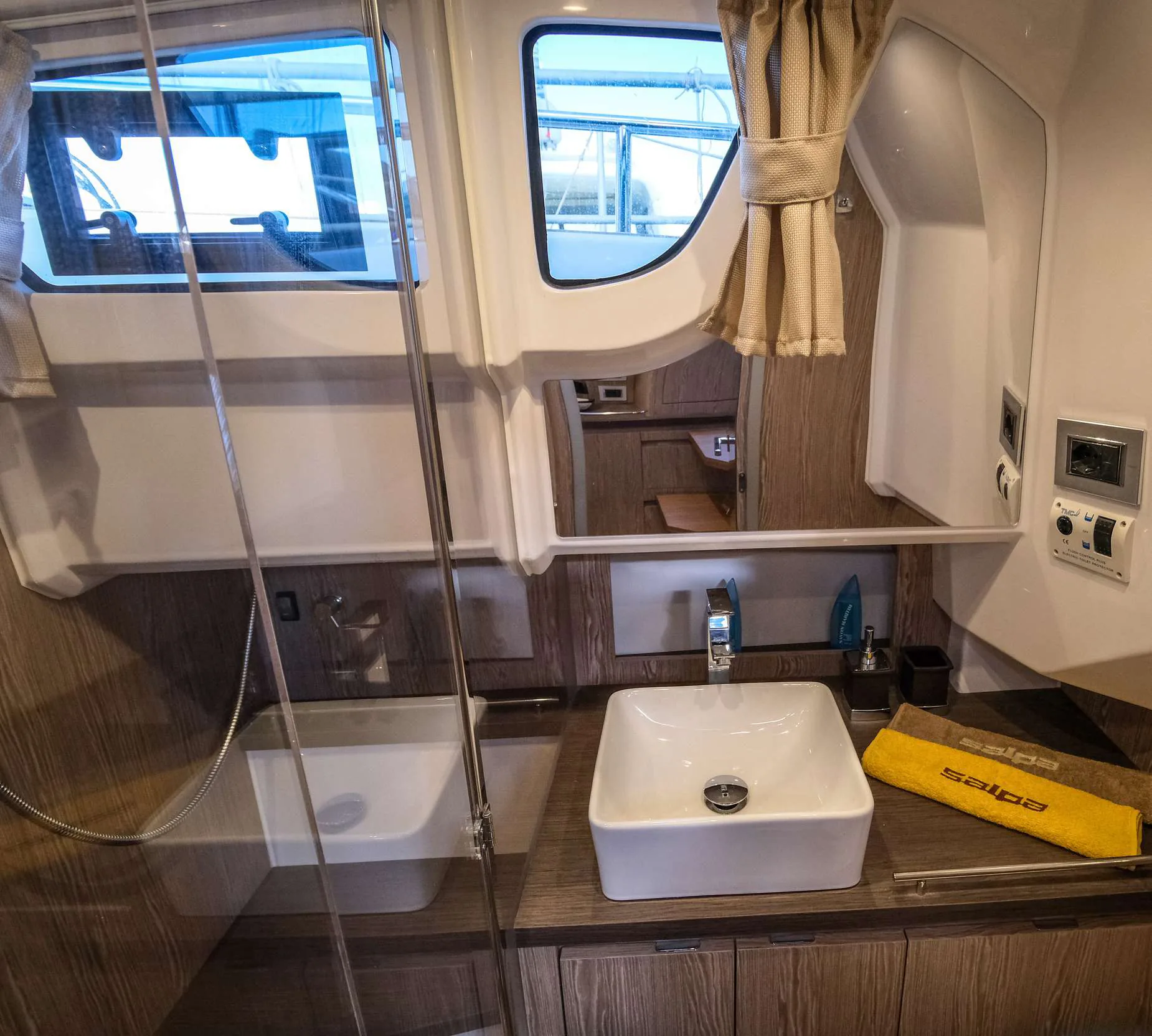 Avangarde 35 — photo 12 location yacht Cannes