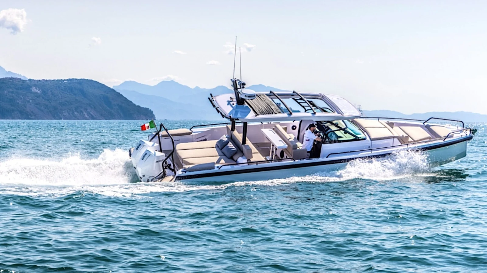Axopar 37 Sun-Top, photo 7 location yacht Cannes