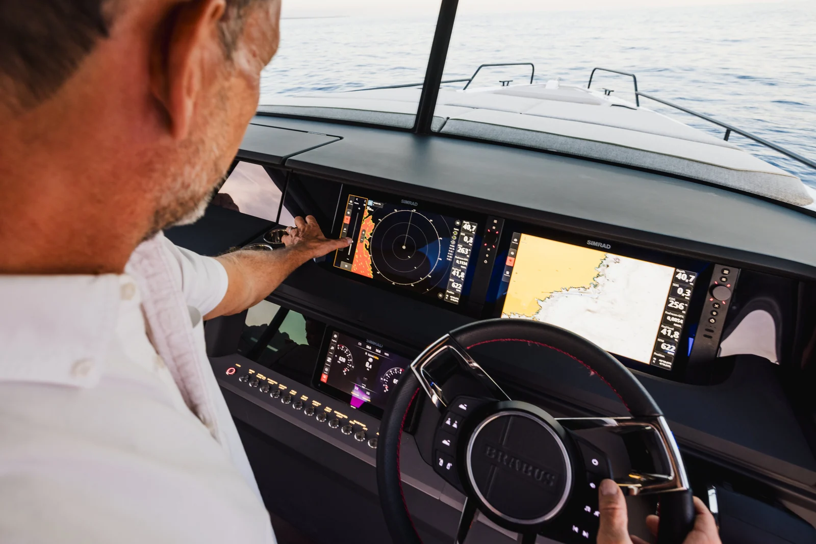 Axopar 45 XC Cross Cabin, photo 4 location yacht Cannes