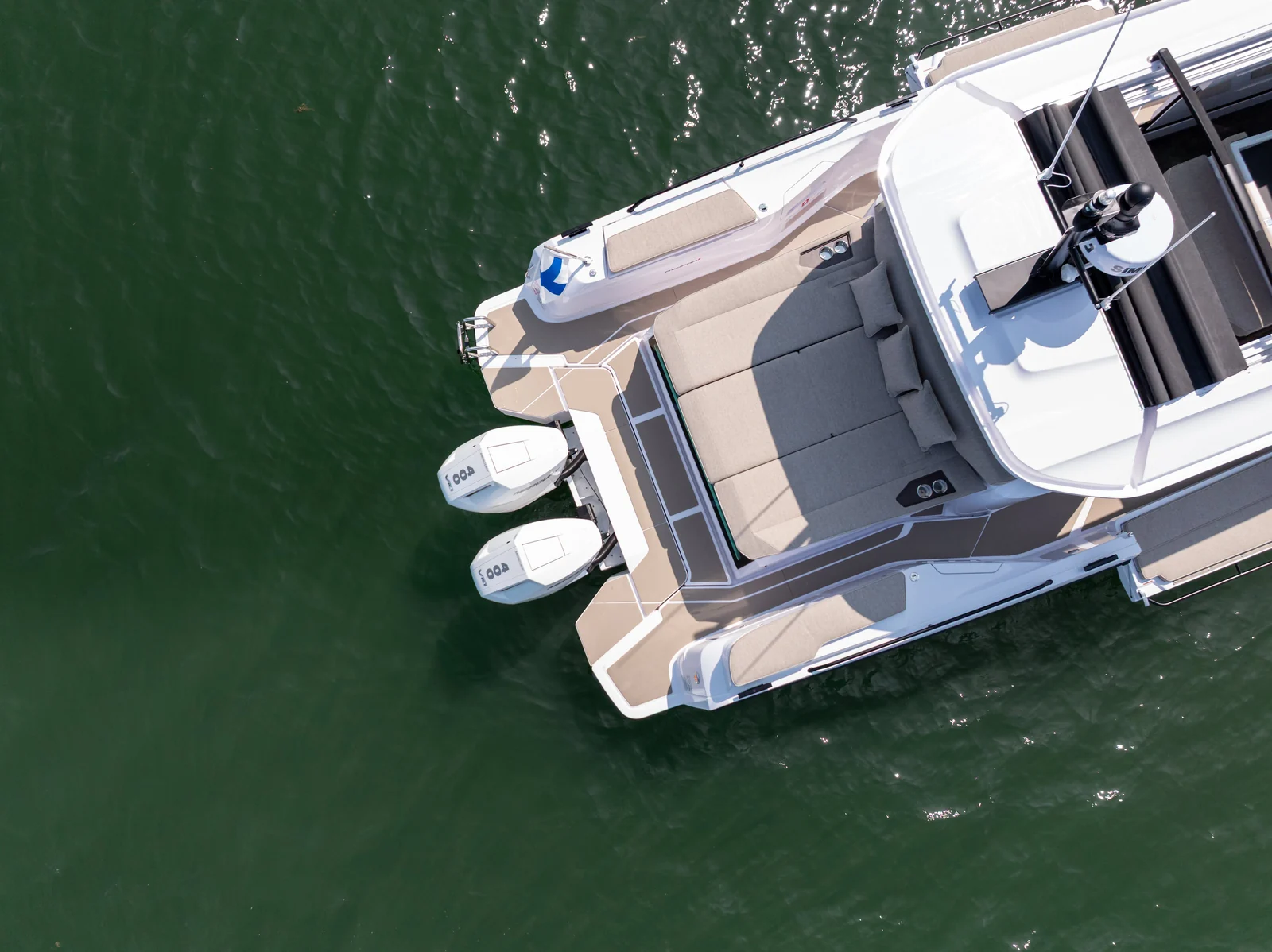 Axopar 45 XC Cross Cabin, photo 7 location yacht Cannes
