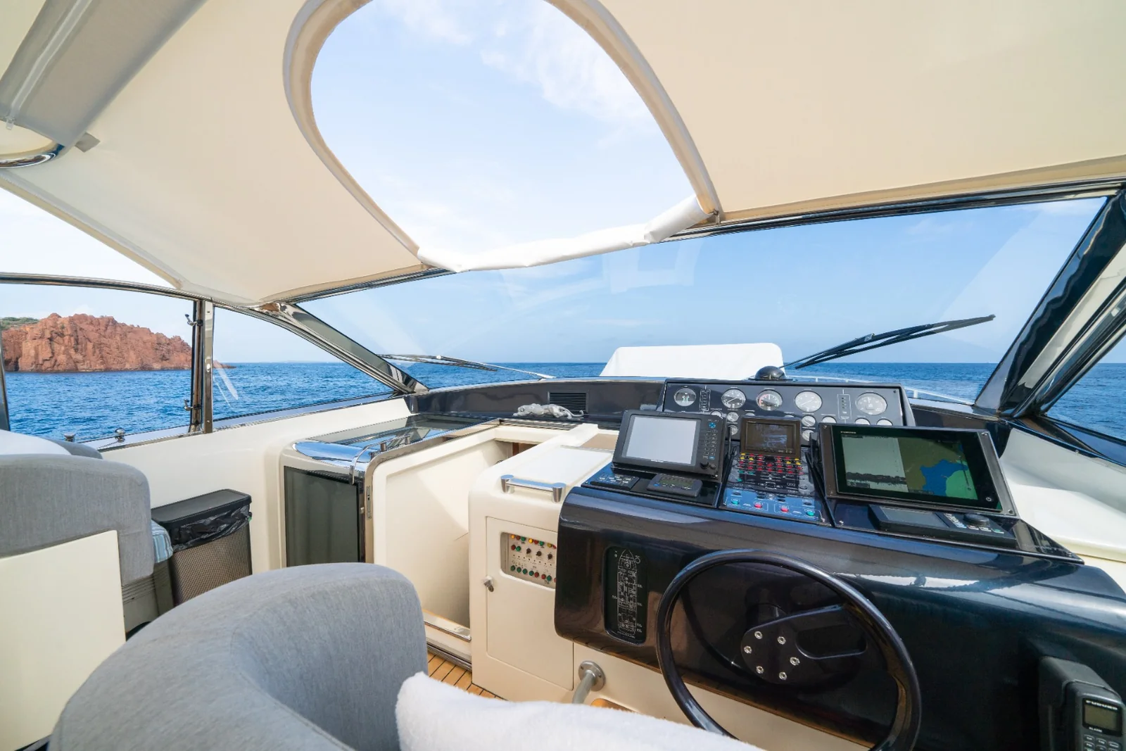 Baoli, photo 11 location yacht Cannes