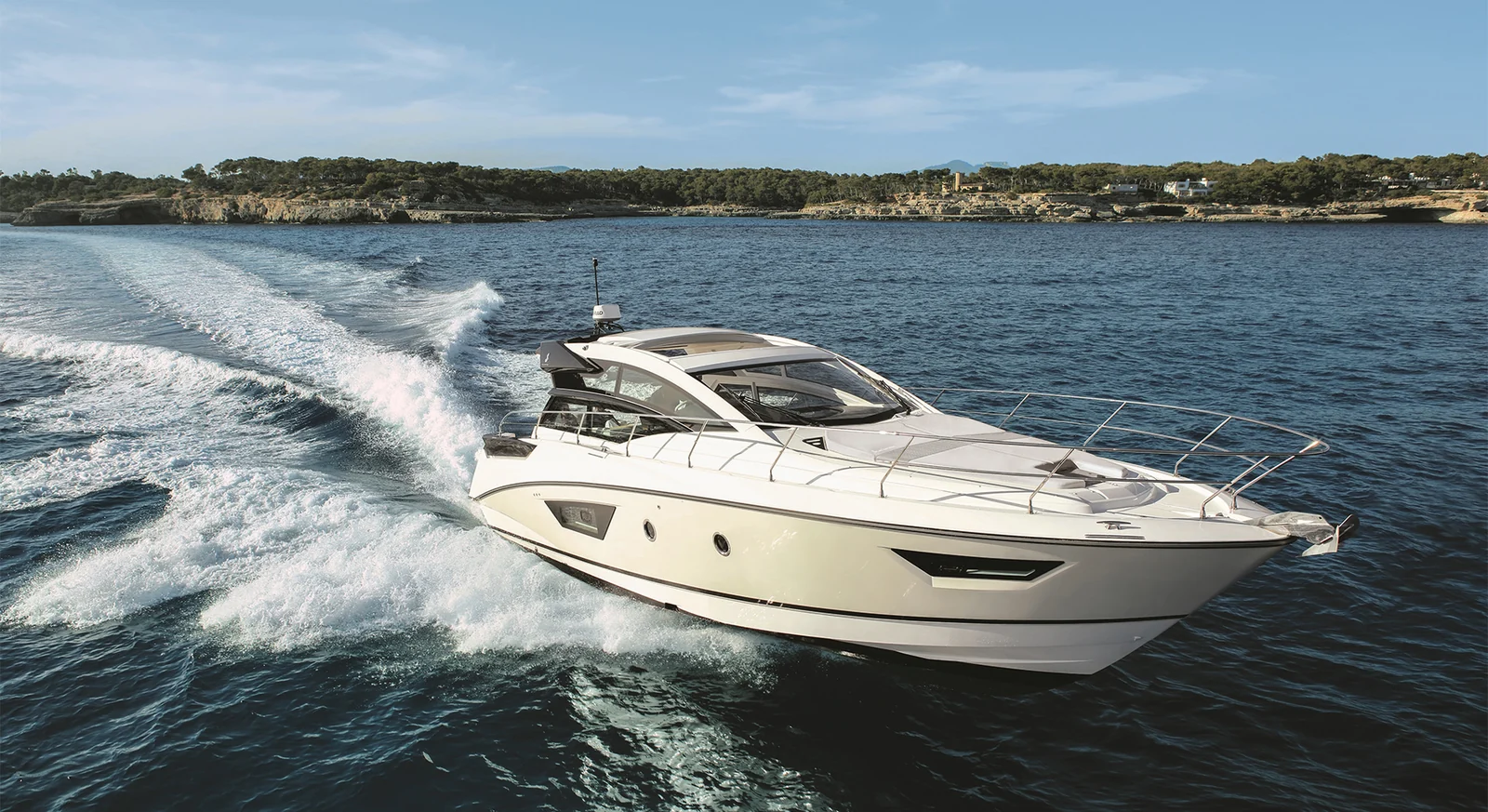 Beneteau Gran Turismo 46, photo 5 location yacht Cannes
