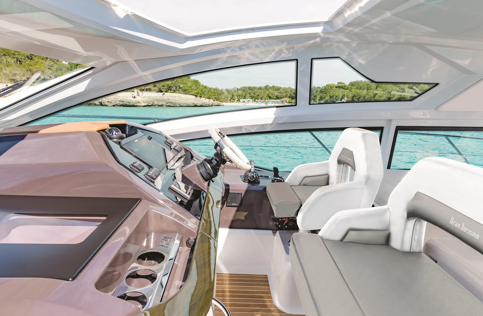Beneteau Gran Turismo 46, photo 10 location yacht Cannes