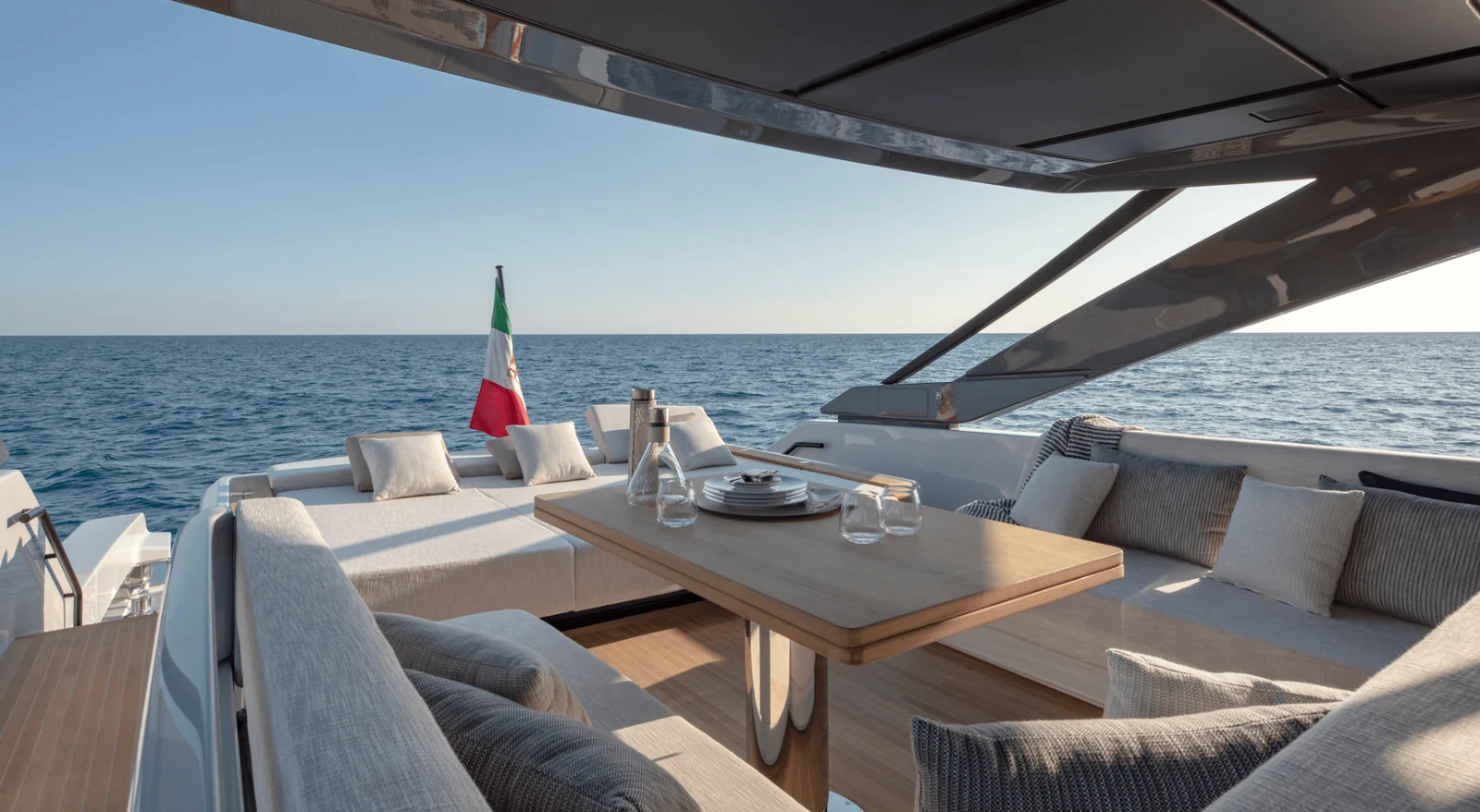 Bluegame BGX73, photo 5 location yacht Cannes