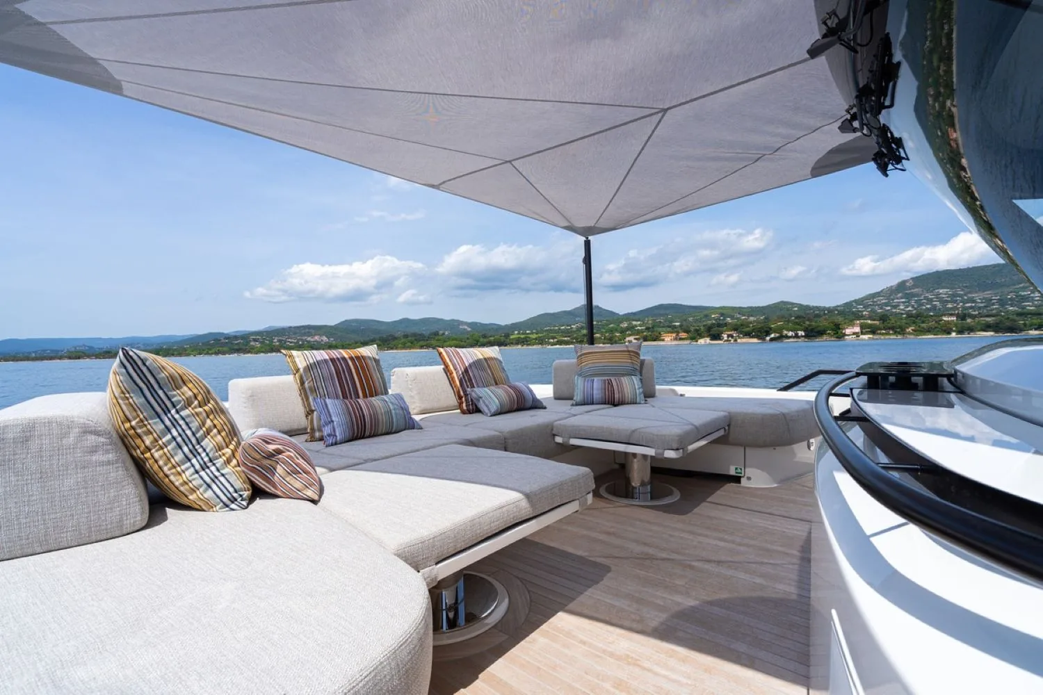 BLUEGAME BGX63 - photo 10 yacht charter Cannes
