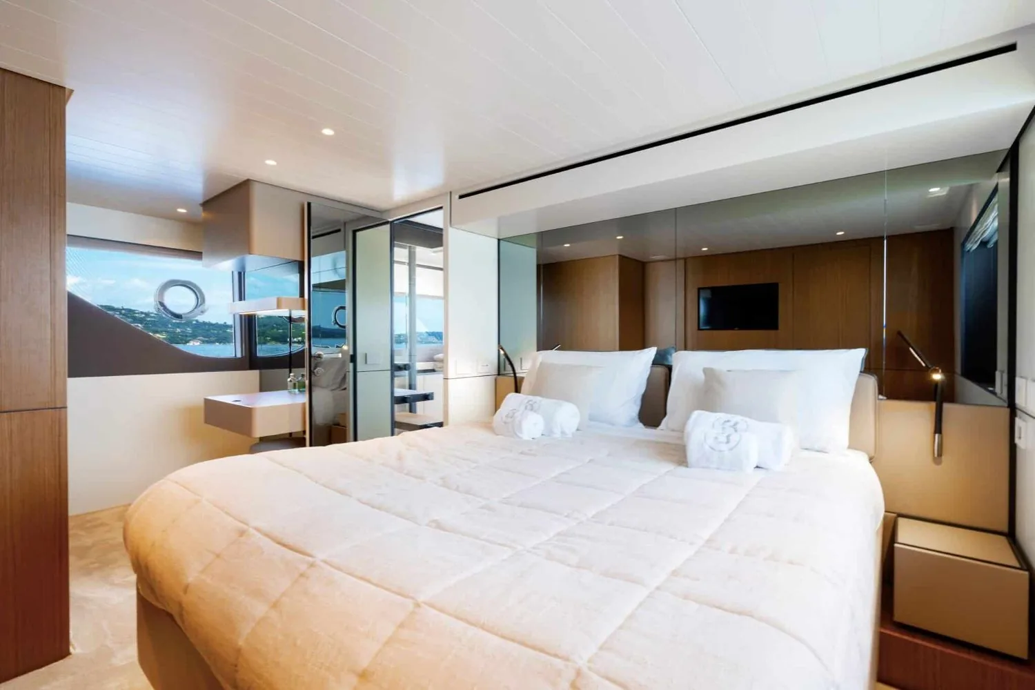 BLUEGAME BGX63 - photo 16 yacht charter Cannes