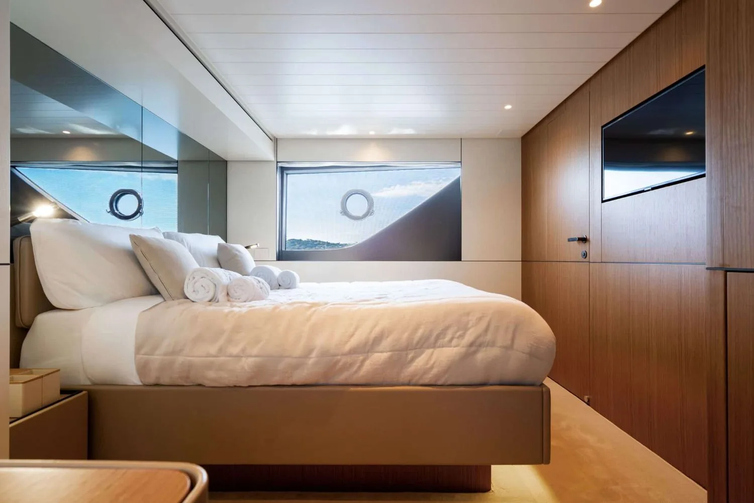 BLUEGAME BGX63 - photo 17 yacht charter Cannes