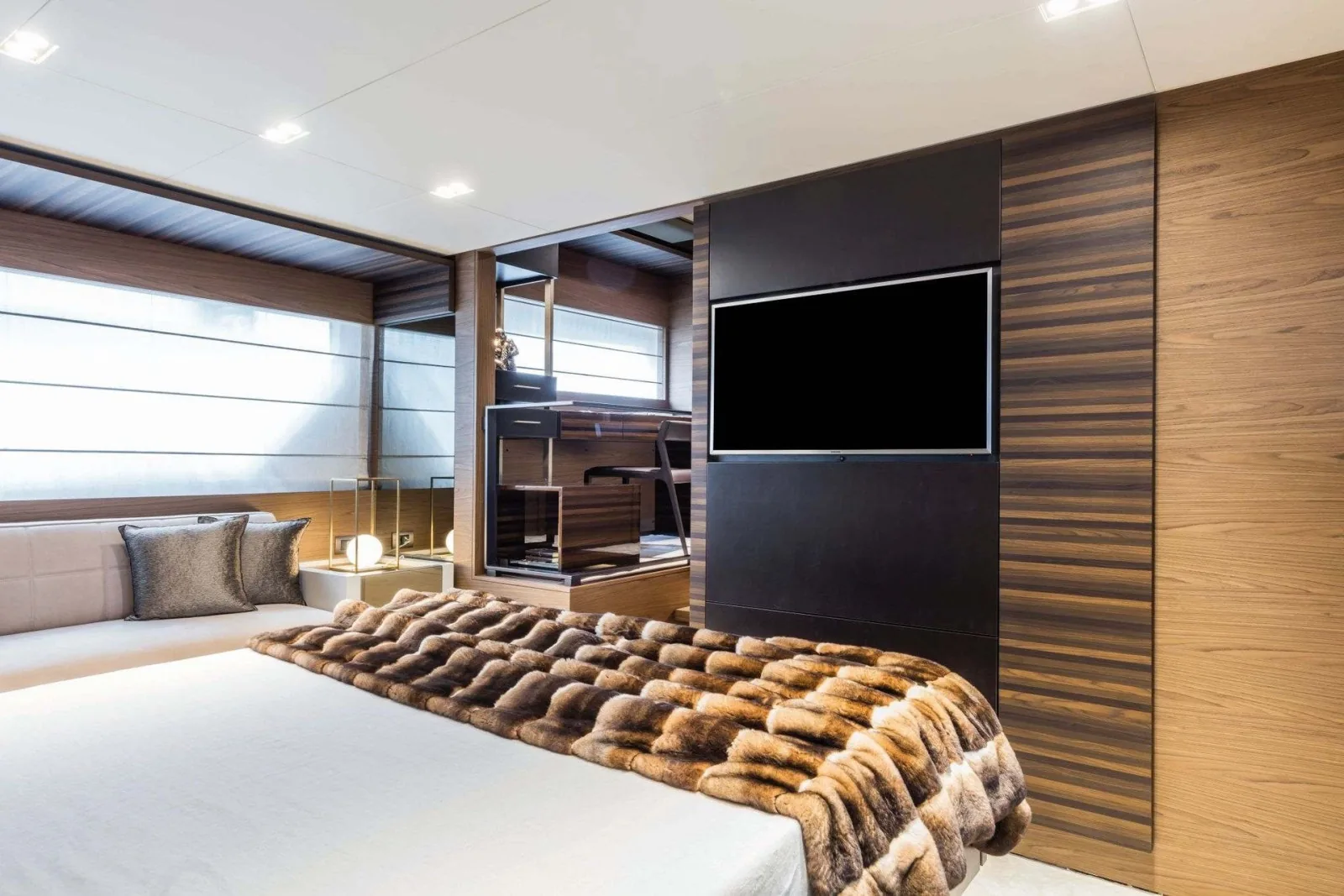 CARE ONE - photo 15 yacht charter Cannes