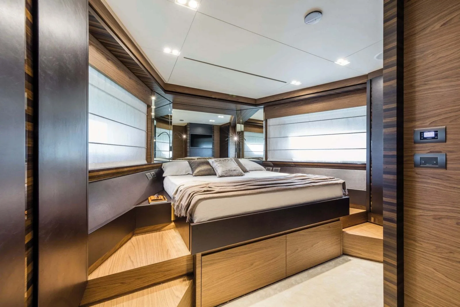CARE ONE - photo 17 yacht charter Cannes