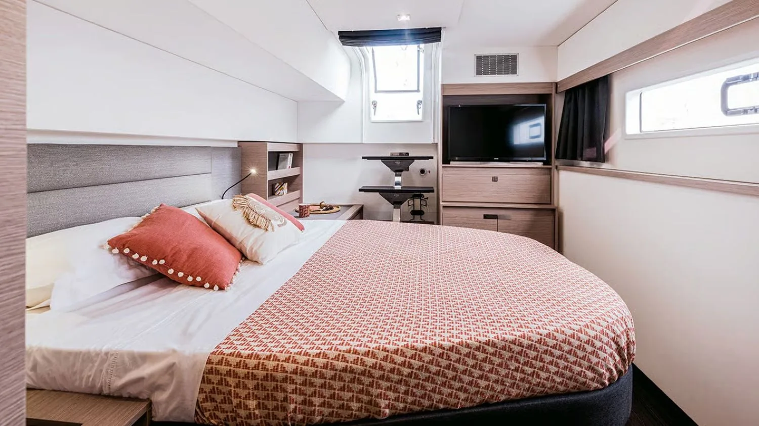 CATAMARAN AURA 51 - photo 13 yacht charter Cannes