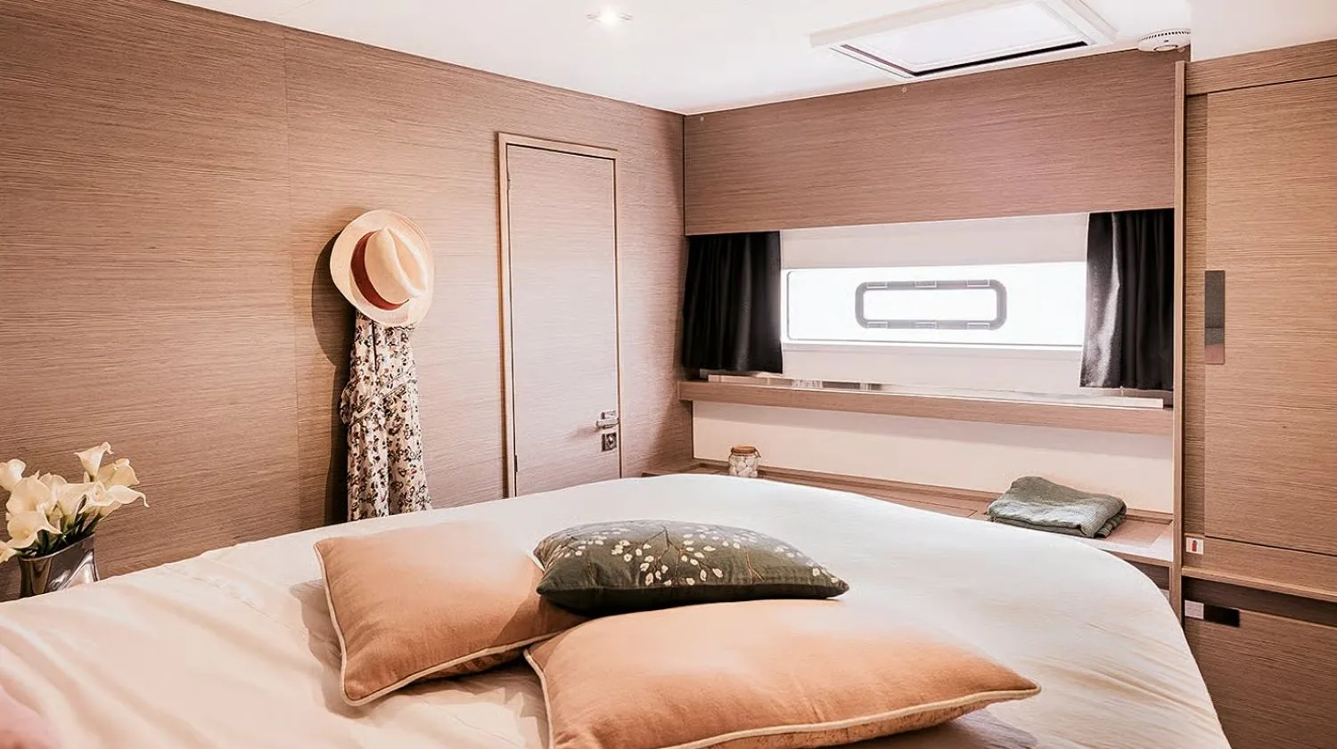 CATAMARAN AURA 51 - photo 14 yacht charter Cannes