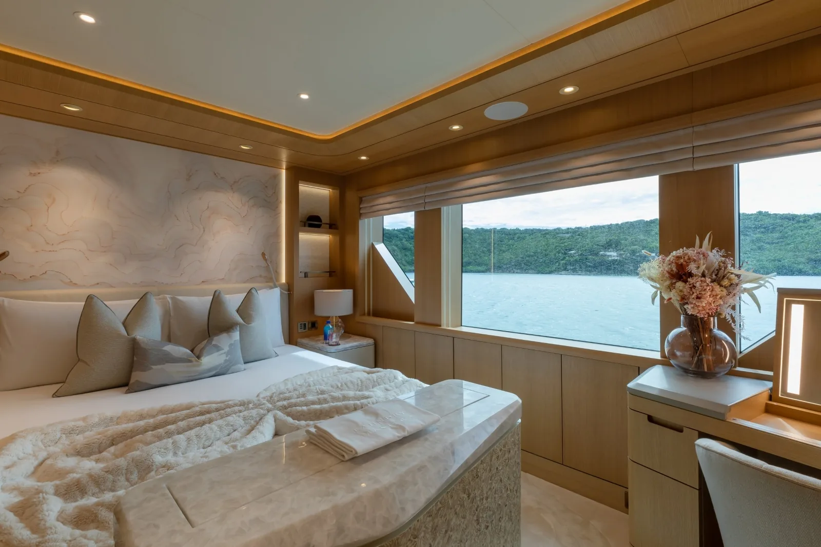 COME TOGETHER - photo 32 yacht charter Cannes