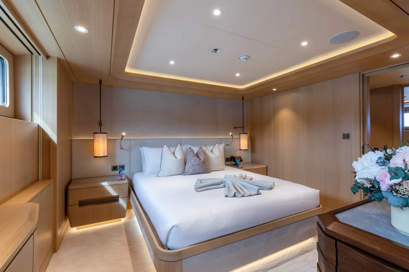 COME TOGETHER - photo 36 yacht charter Cannes
