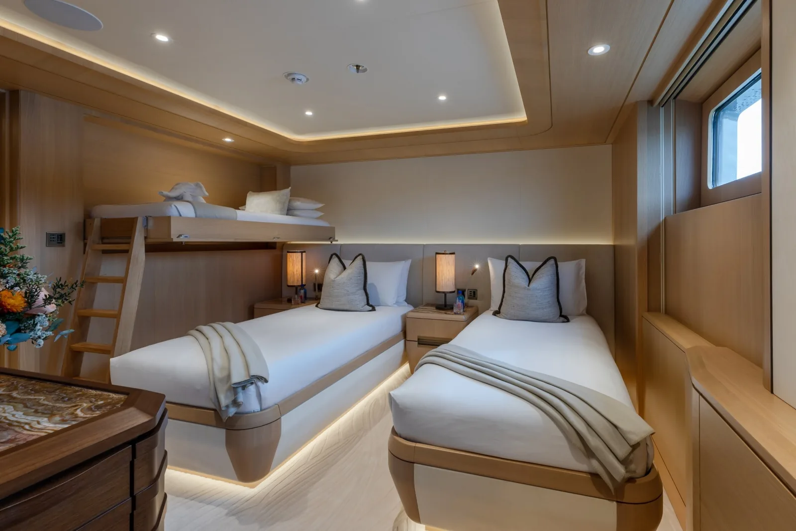 COME TOGETHER - photo 40 yacht charter Cannes