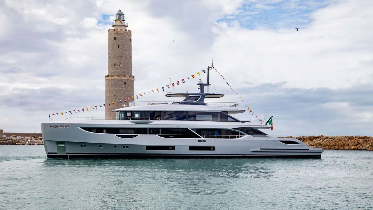 Cosmico — photo 4 location yacht Cannes