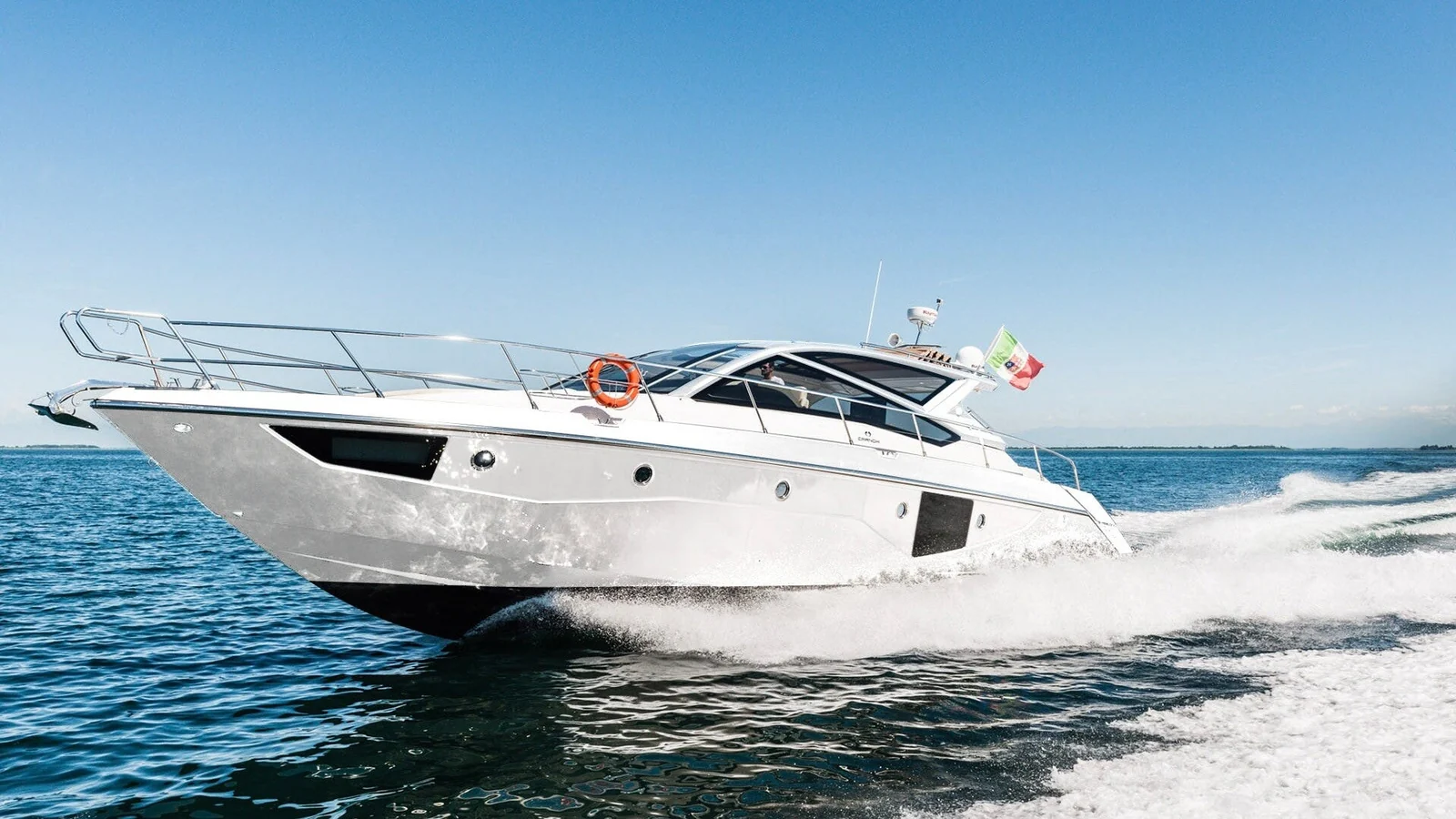 Cranchi Sixty 6, photo 2 location yacht Cannes