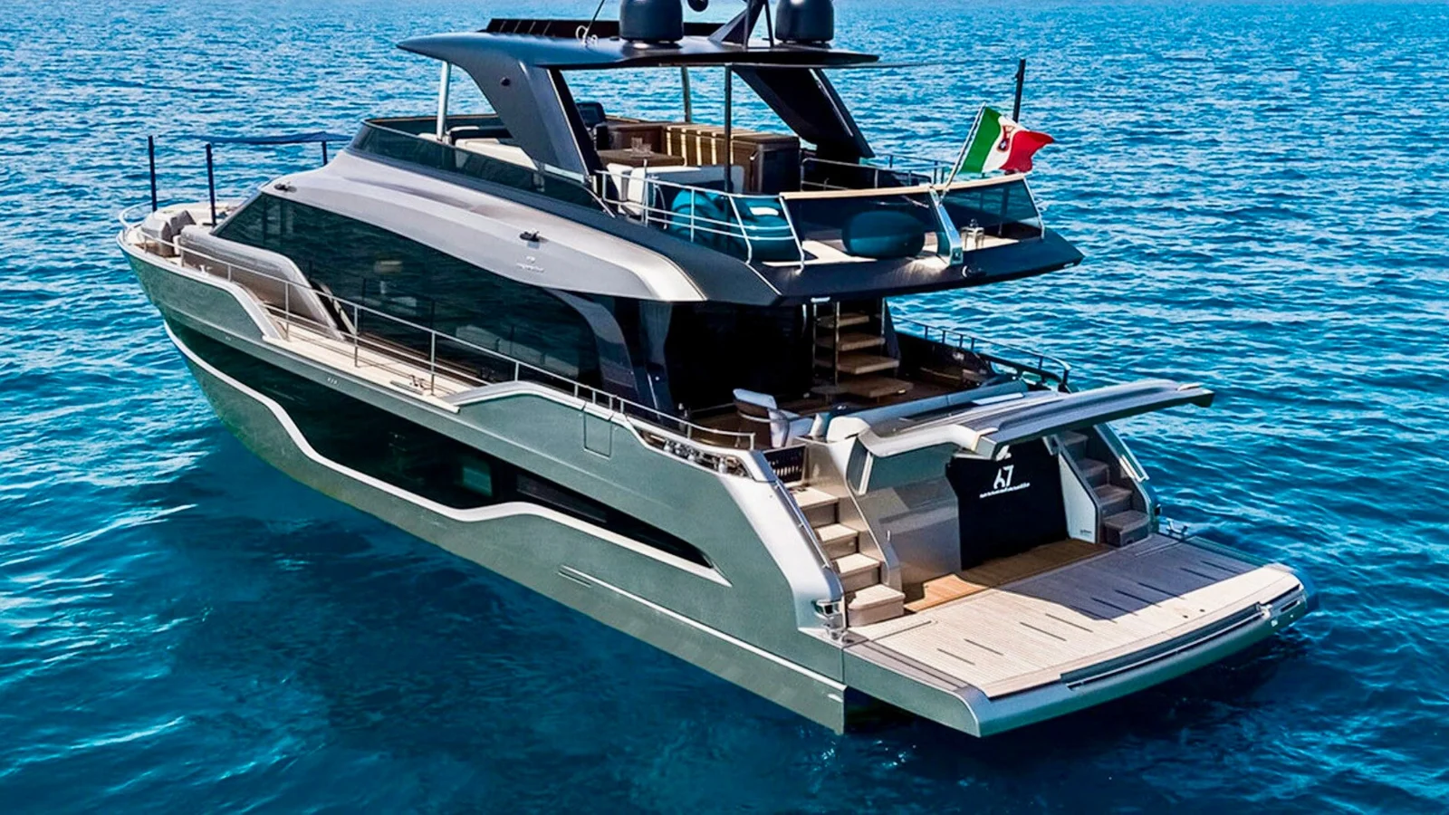 Cranchi 67 Settantotto, photo 2 location yacht Cannes