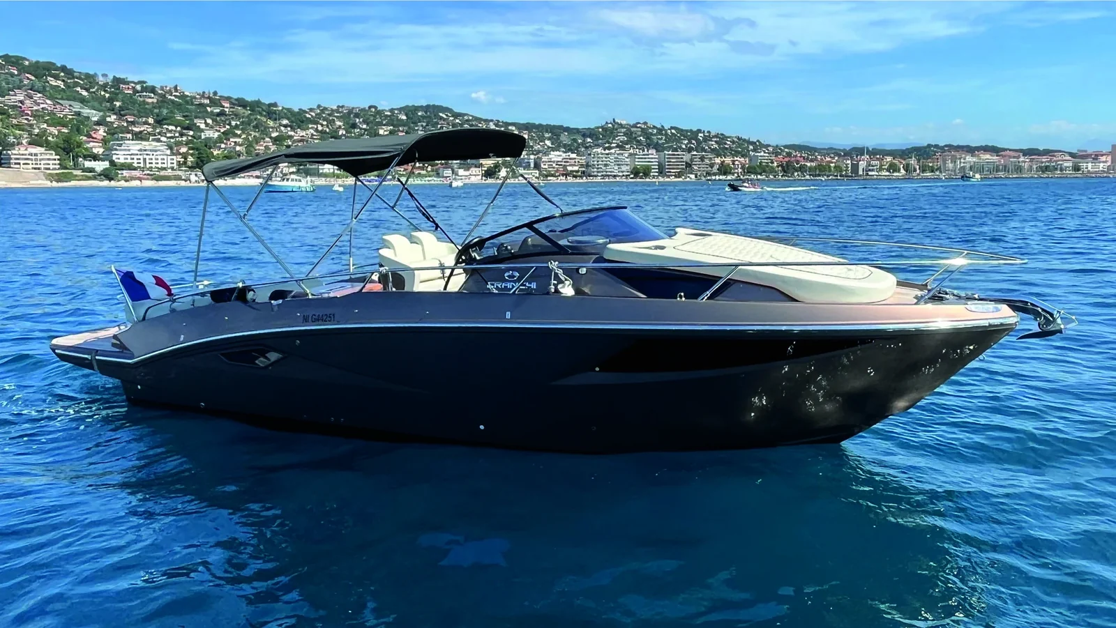 Cranchi E30 Endurance, photo 1 location yacht Cannes