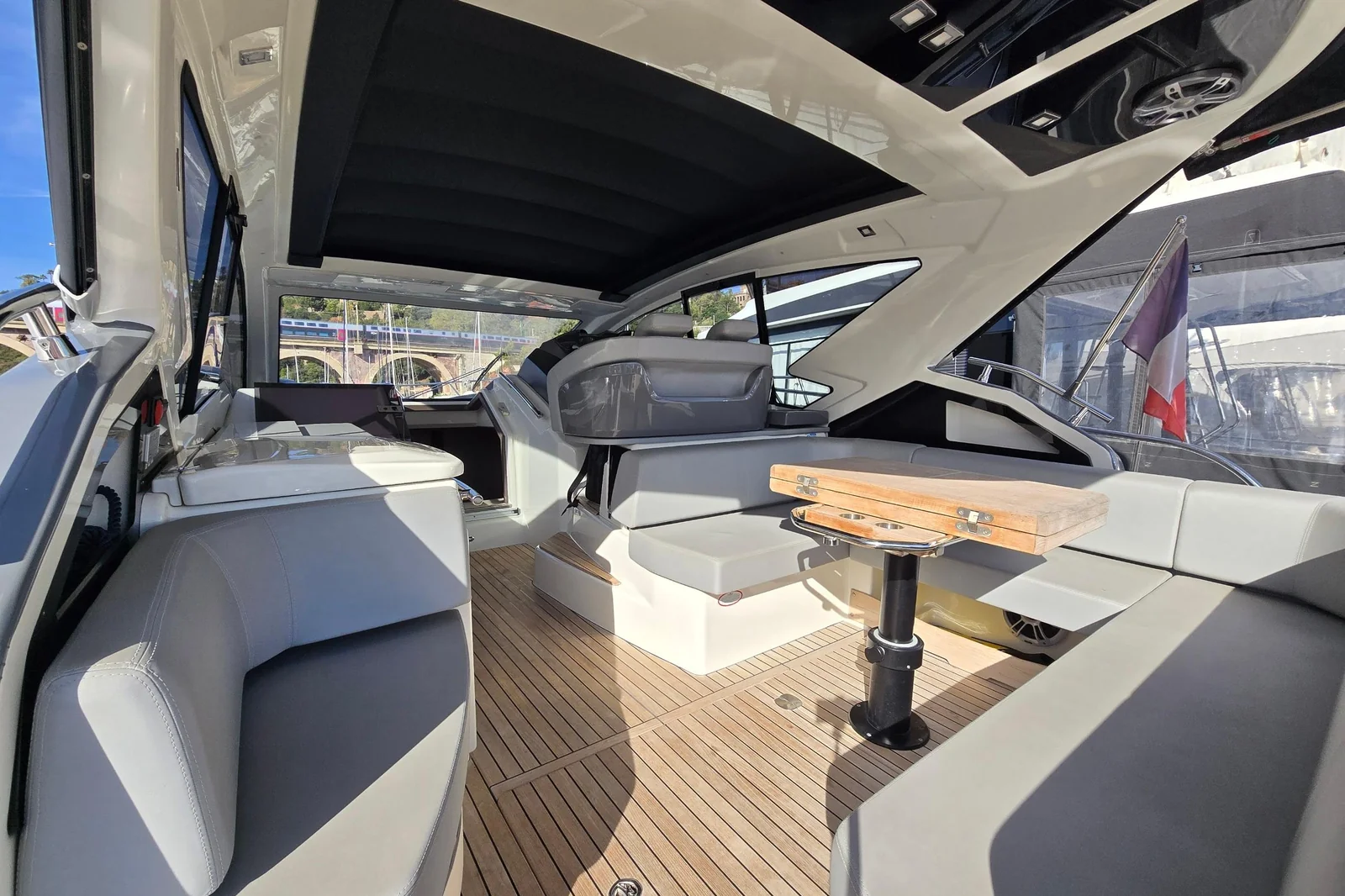 Cranchi M44 HT, photo 4 location yacht Cannes