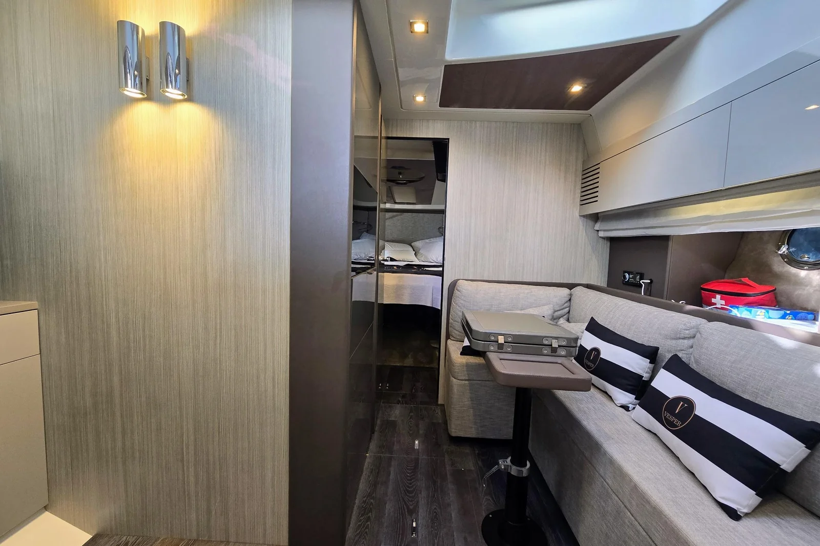 Cranchi M44 HT, photo 6 location yacht Cannes